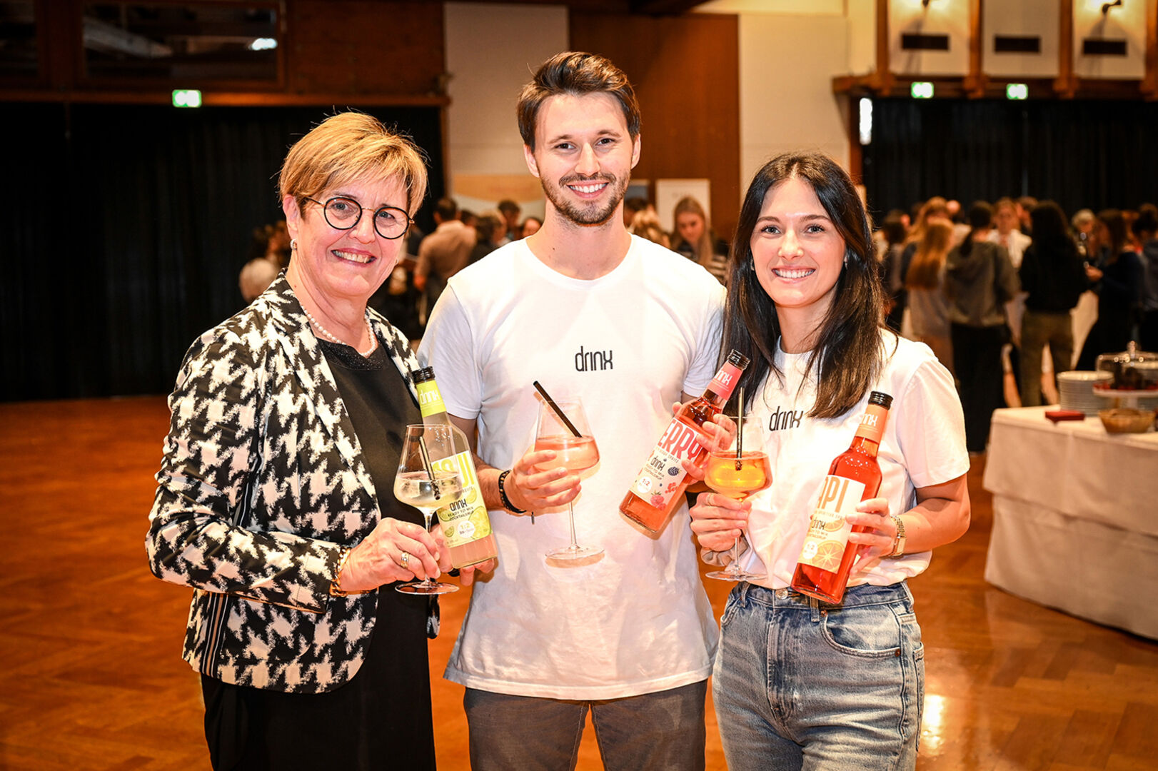 Marie-Luise Dietrich (Pfanner) bei der „Drinx“-Vorstellung durch Maximillian Pfanner und Fabienne Schöpf