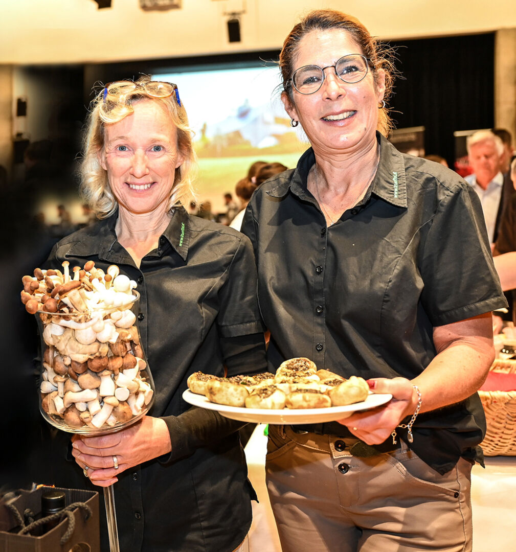 Feine Pilzgerichte gab es von Pilz-Lenz Wolfurt: Chefin Bettina Lenz und Katia Chiste