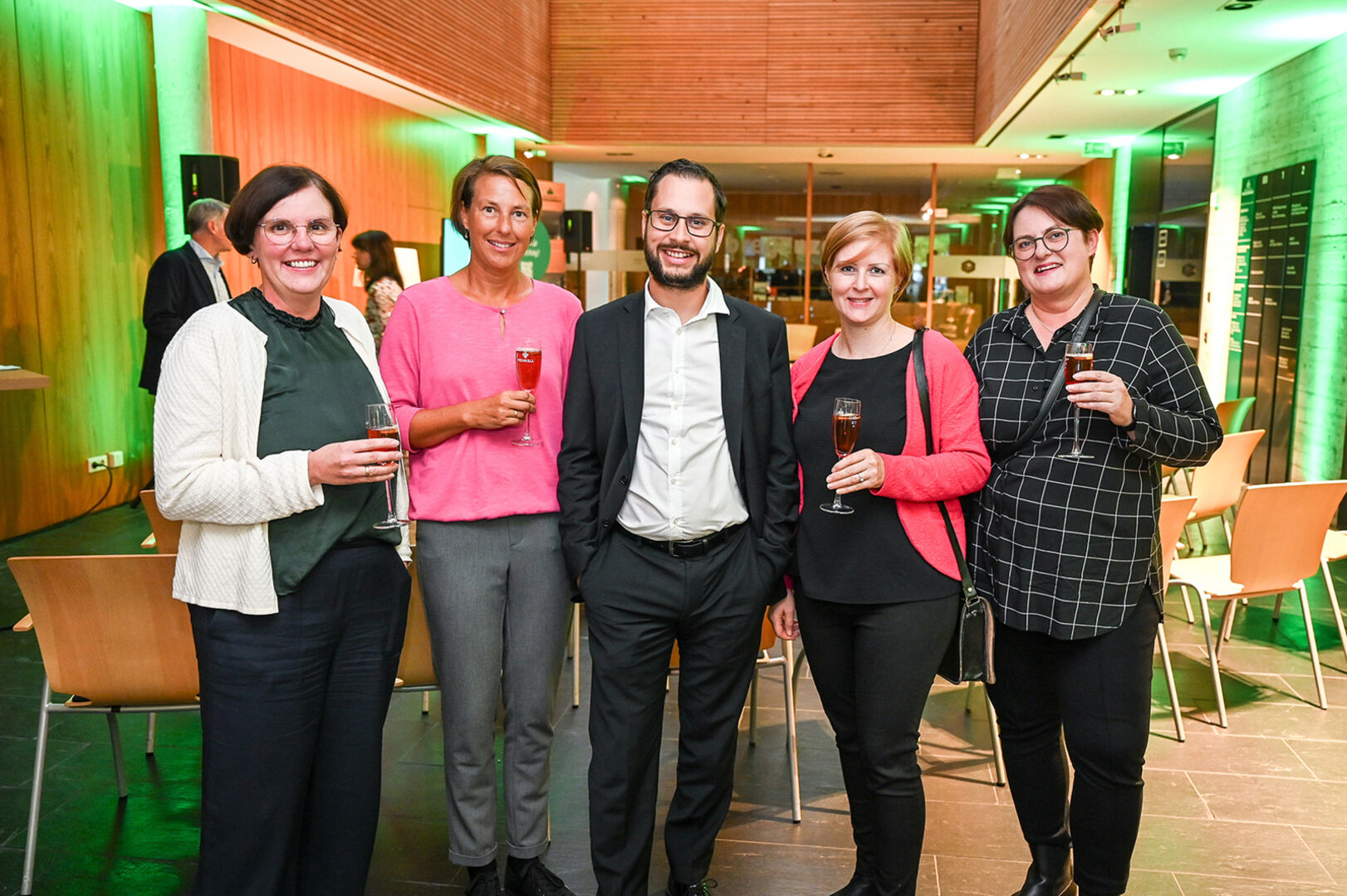 Anwaltskanzlei Wolff Geschäftstelle Egg: Rechtsanwalt Daniel Wolff (mi.) mit Katharina Metzler, Sibylle Kaufmann, Bernadett Tala-Lang und Veronika Caruso