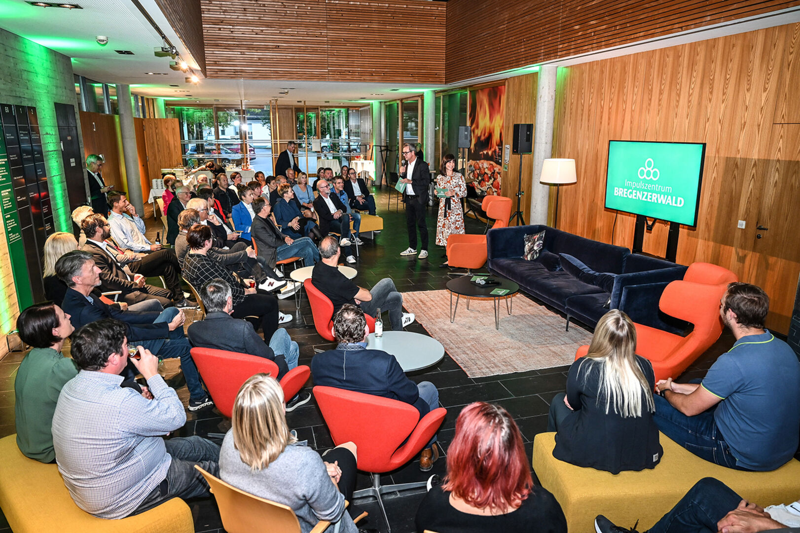 Interessante Ein- und Rückblicke über 20 Jahre Impulszentrum durch die Moderation im Duett von DI Bernhard Ölz und Bettina Maier-Ortner.