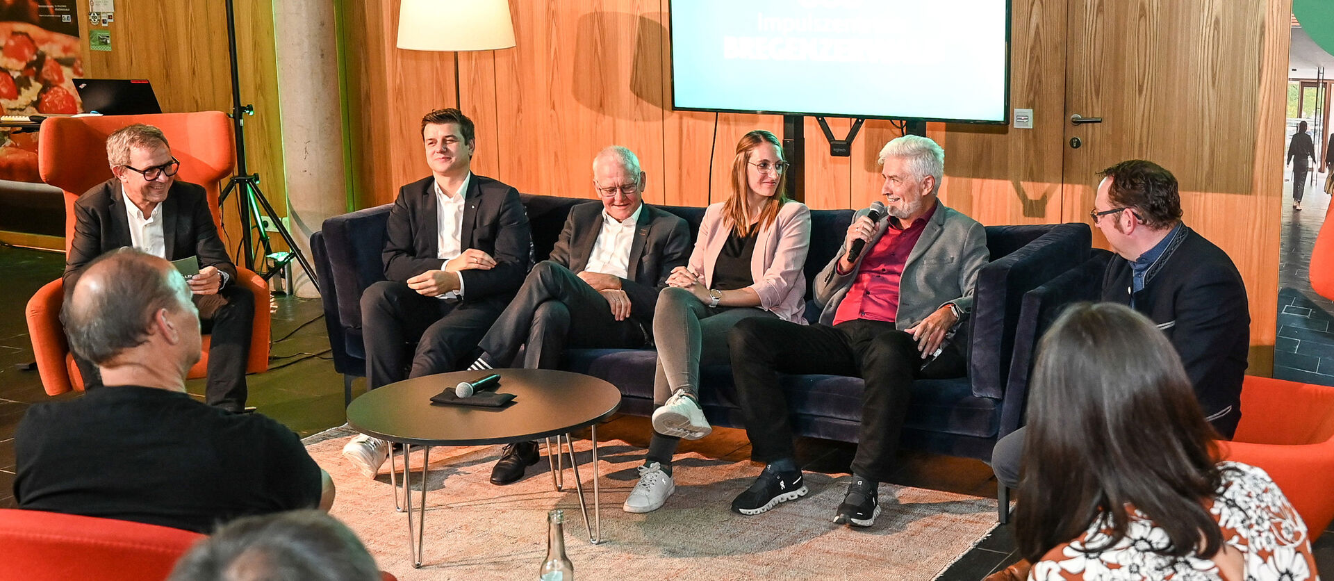 Vergnügliche und interessante Talkrunde.