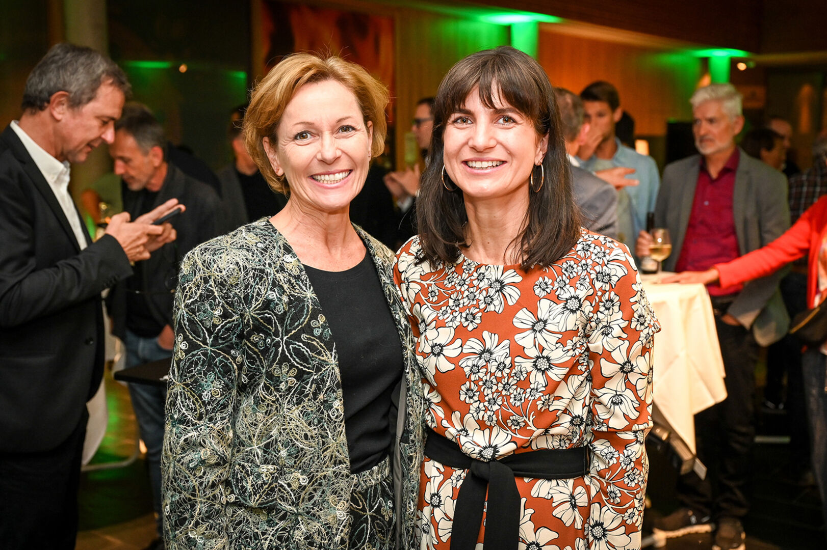 LR Martina Rüscher (damals VIA 3 Communication) moderierte am 19.4.2001 die Eröffnungsfeier, das feierliche Jubiläum moderierte Bettina Maier-Ortner.