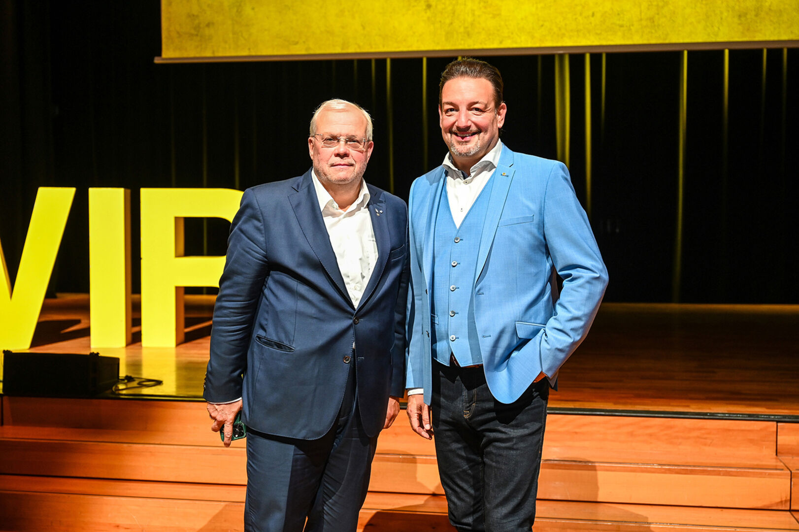 ORF Korrespondent Christian Wehrschütz und Manfred Miglar, Marktvorstand Raiffeisen Landesbank (v. li.)