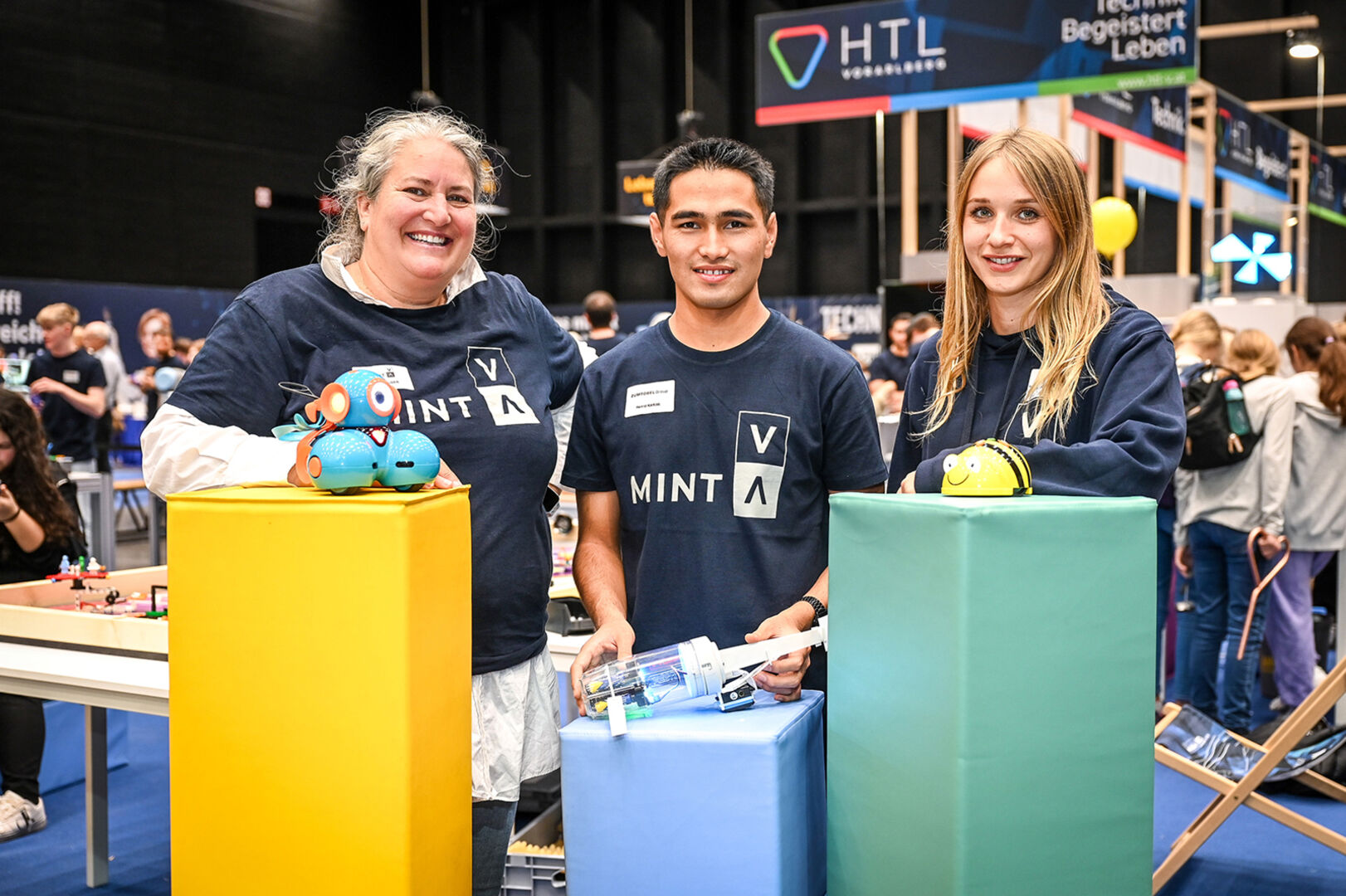 MINT Team Vorarlberg: Koordinatorin Andrea Huber, Lehrling Hadmid Karimi und Tatjana Gruber (Lehrlingsausbildnerin)