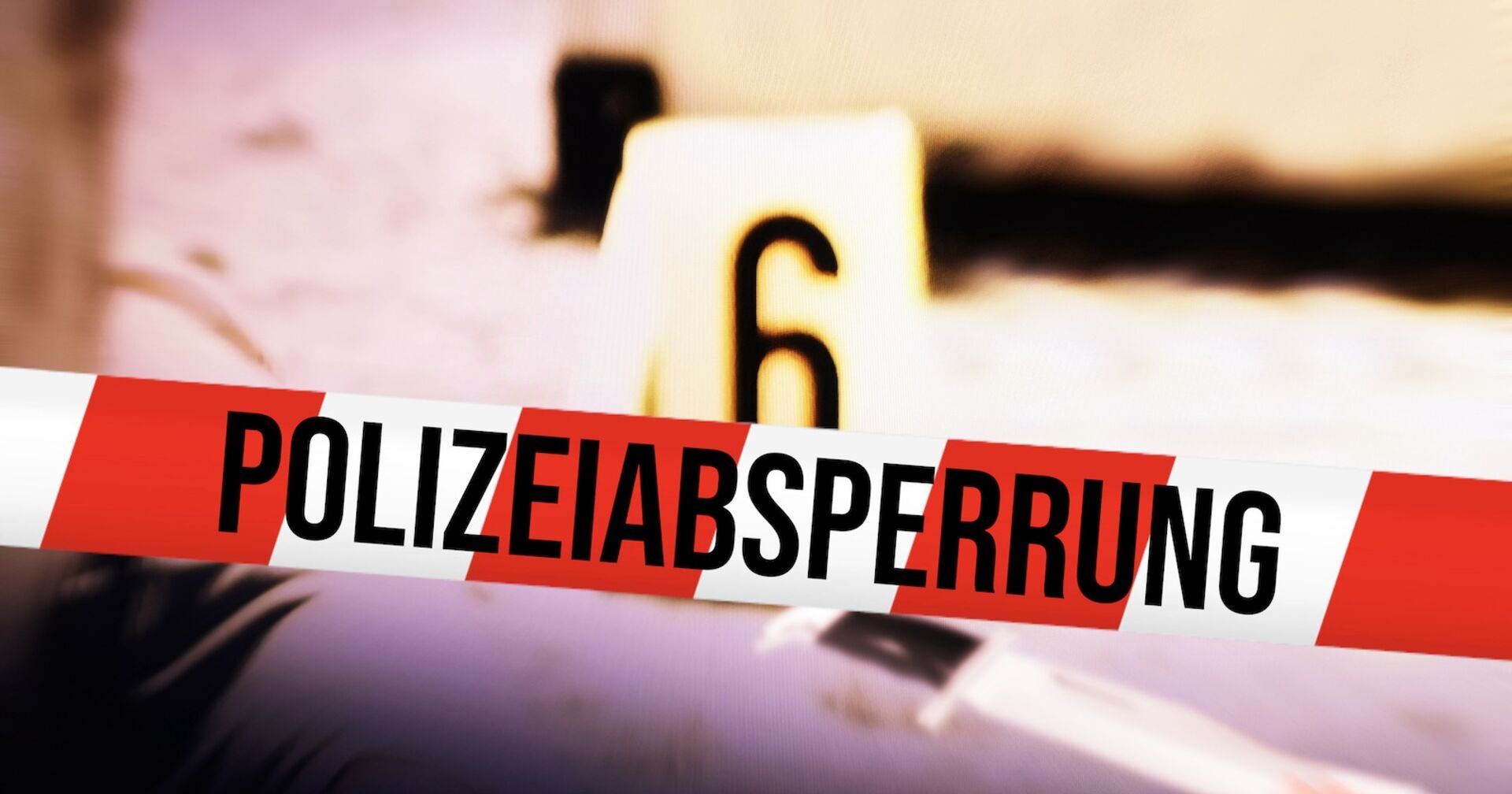 Polizeiabsperrung an einem Tatort.