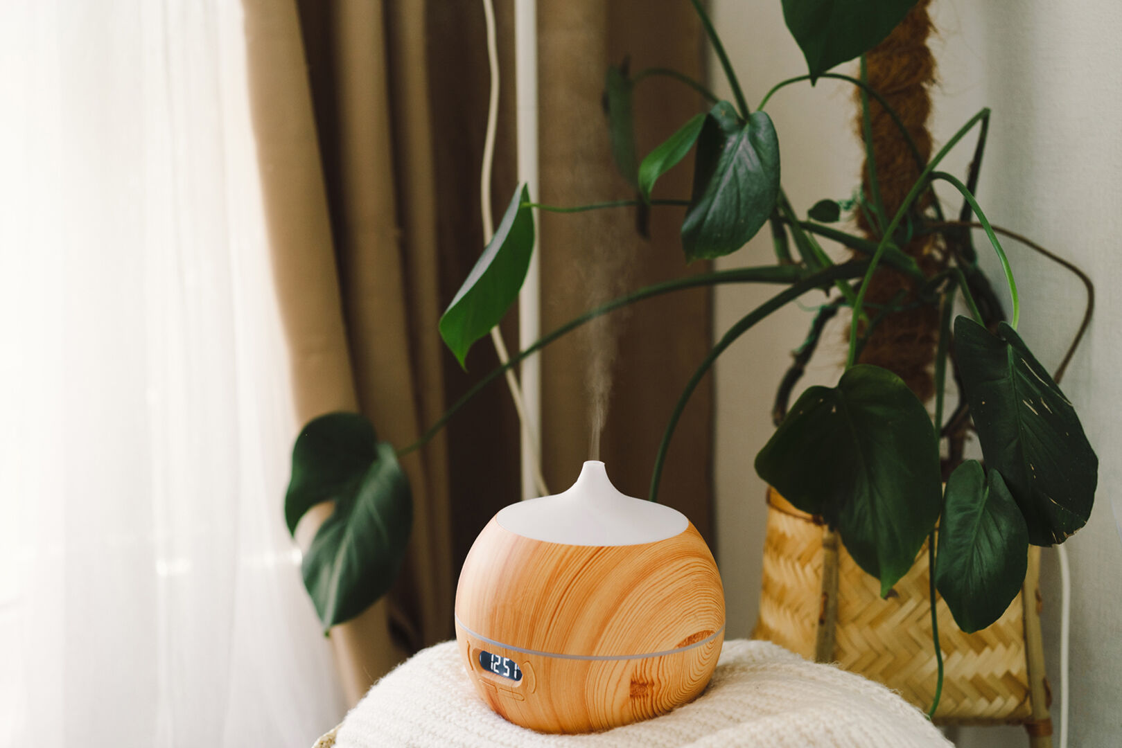 Duftspender auf einem Tisch | Credit: iStock.com/Anastasiia Stiahailo