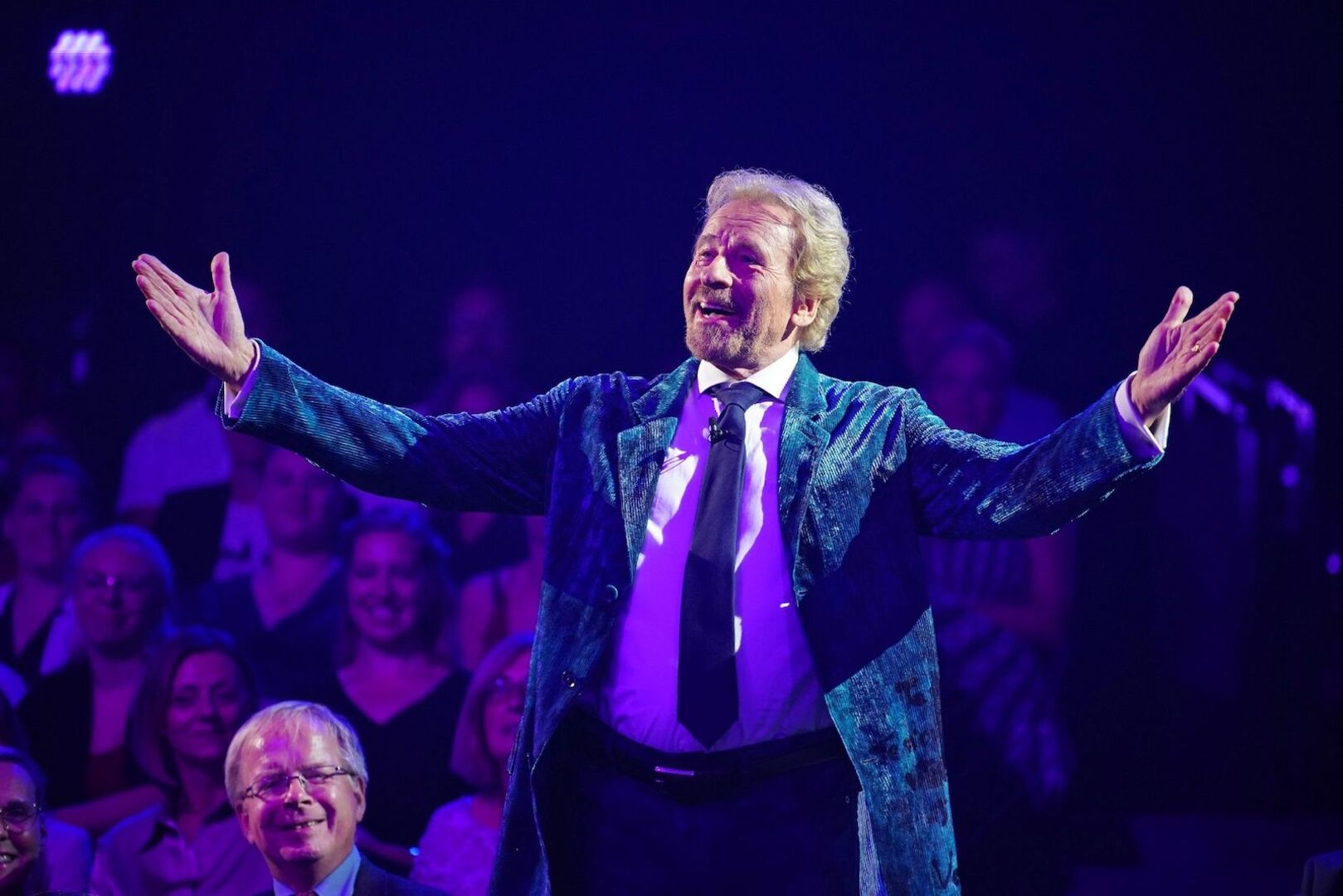 Thomas Gottschalk bejubelt die Menge.