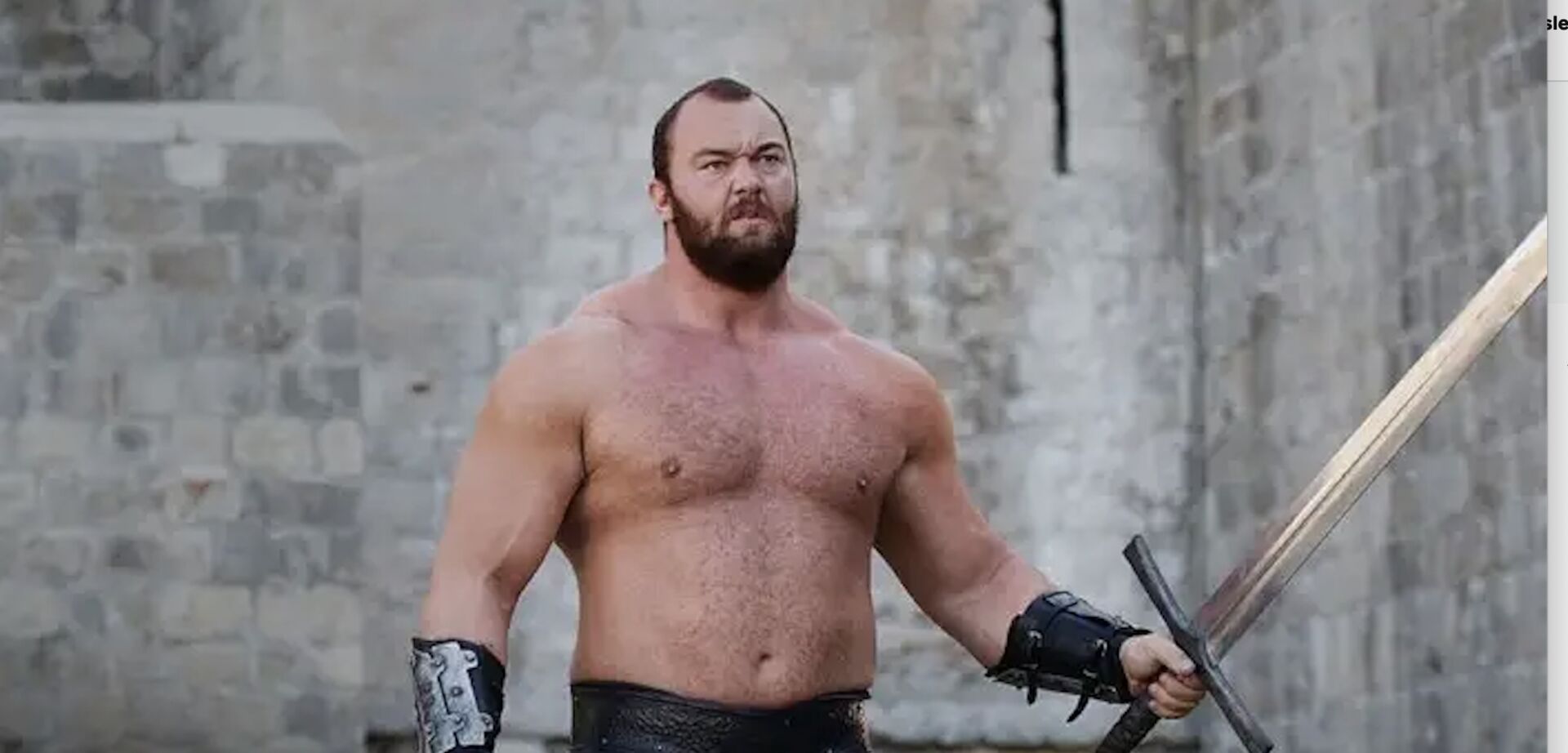 Porträt aus der Serie mit nacktem Oberkörper und Schwert