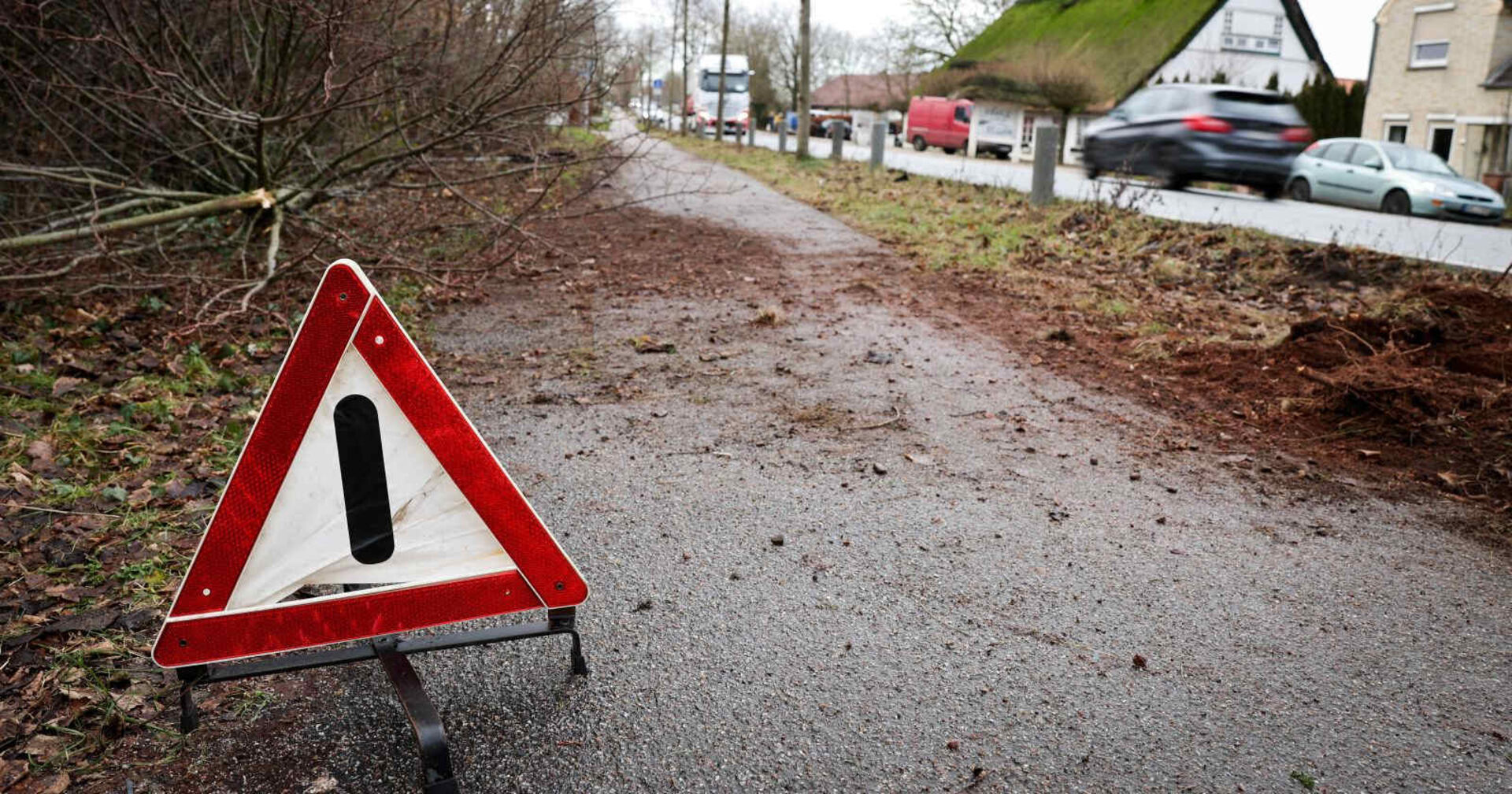 Warndreieck an einer Unfallstelle