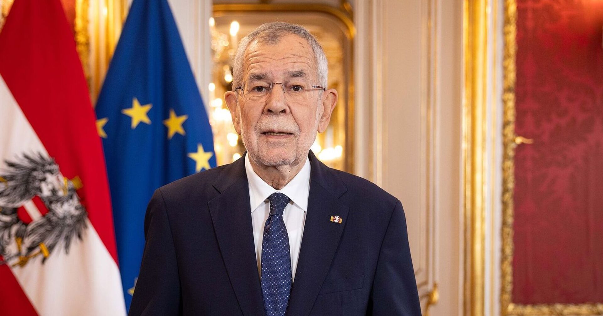 Alexander Van der Bellen vor dem offiziellen Setting einer TV-Ansprache in der Hofburg