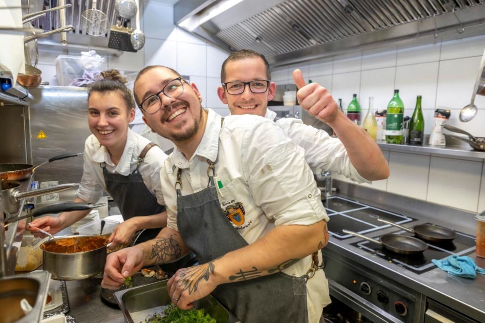 Die beiden Souschefs Tobias Berger und Max Macher mit Kollegin Celina Habl