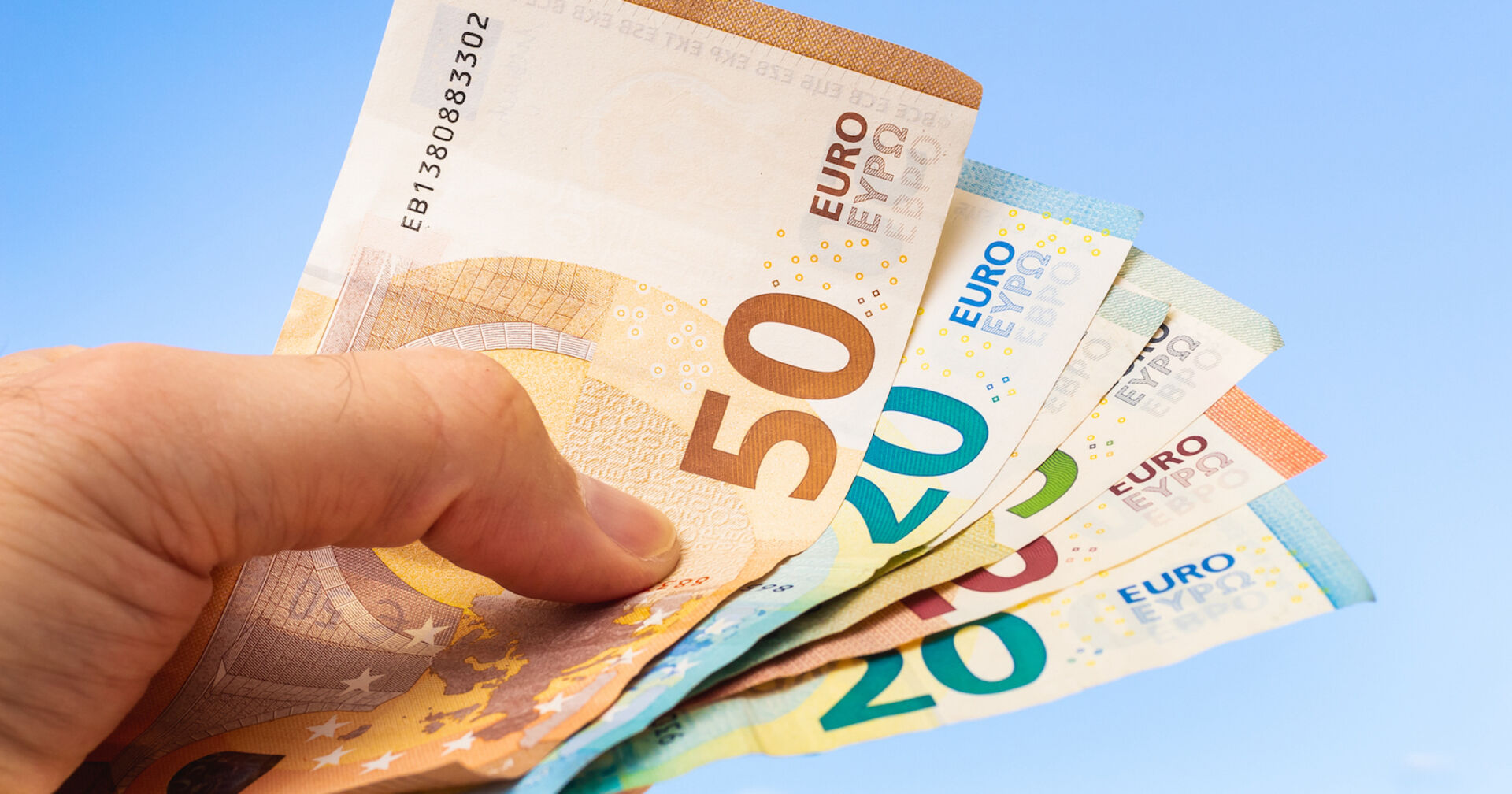 Eine Handvoll Geldscheine