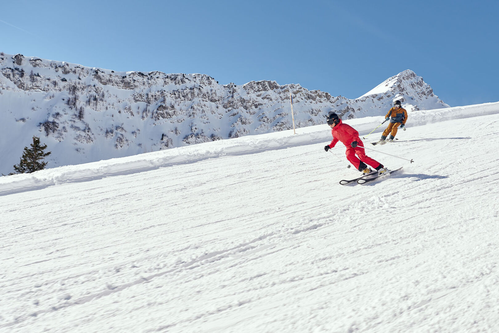Erobern Sie die Pisten des Brandnertales und lernen Sie neue Leute kennen.