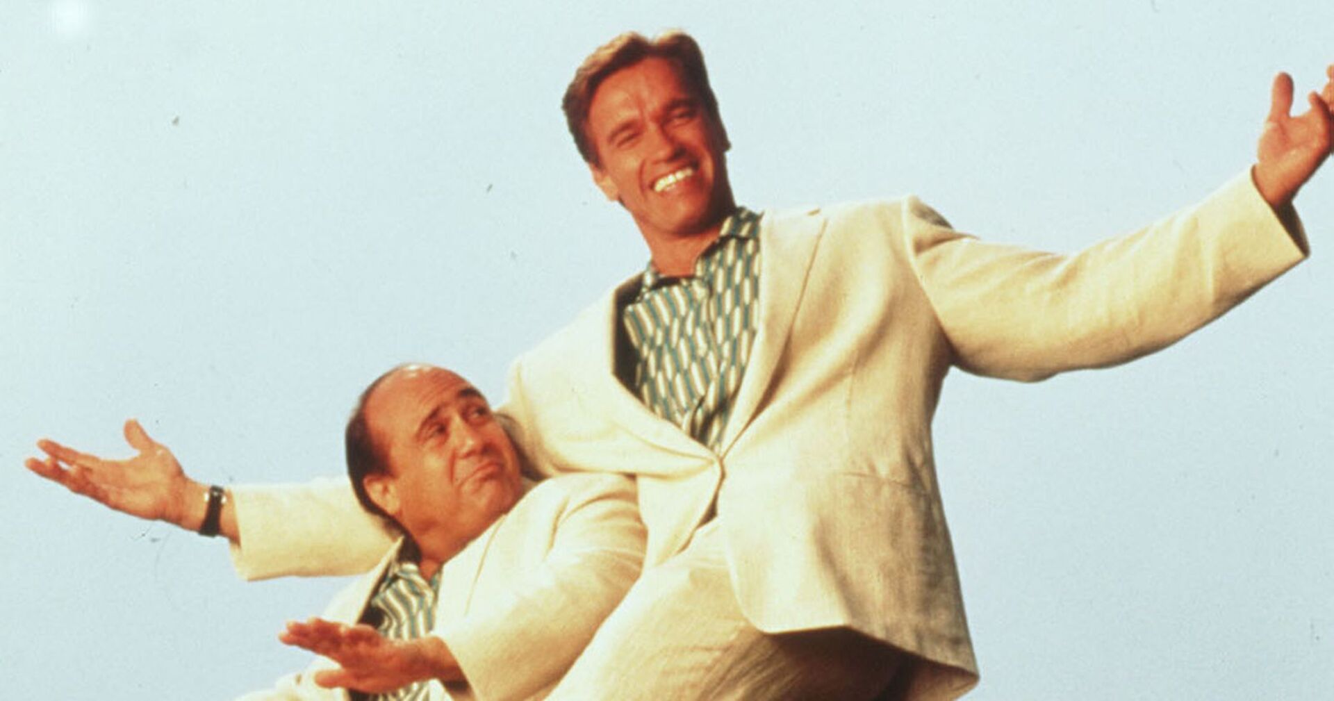 Danny DeVito und Arnold Schwarzenegger in &quot;Twins&quot; im Jahr 1988.