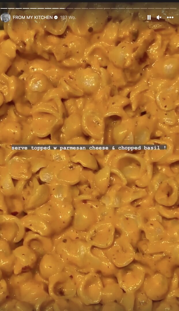 Nudeln in einer cremigen Tomaten-Sahne Sauce.