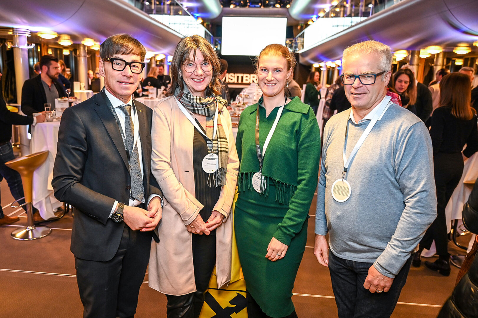 Raiffeisen-Team: Oliver Kieninger (Versicherung), Martina Rietzler, Michaela Tritscher (beide Immo) und Wolfgang Urban (Versicherung) (v. li.)
