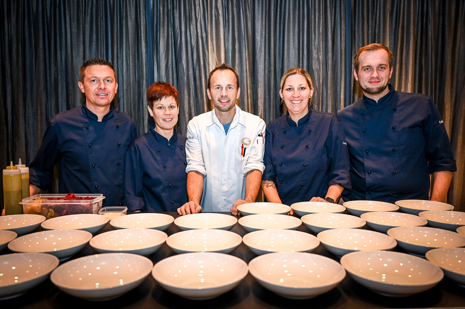 Kochteam Kantine.L: Michael Lammerhofer, Erika Türtscher, Falstaff Haubenkoch Stefan Lenz, Christine Stark und Ralf Langner (v. li.)