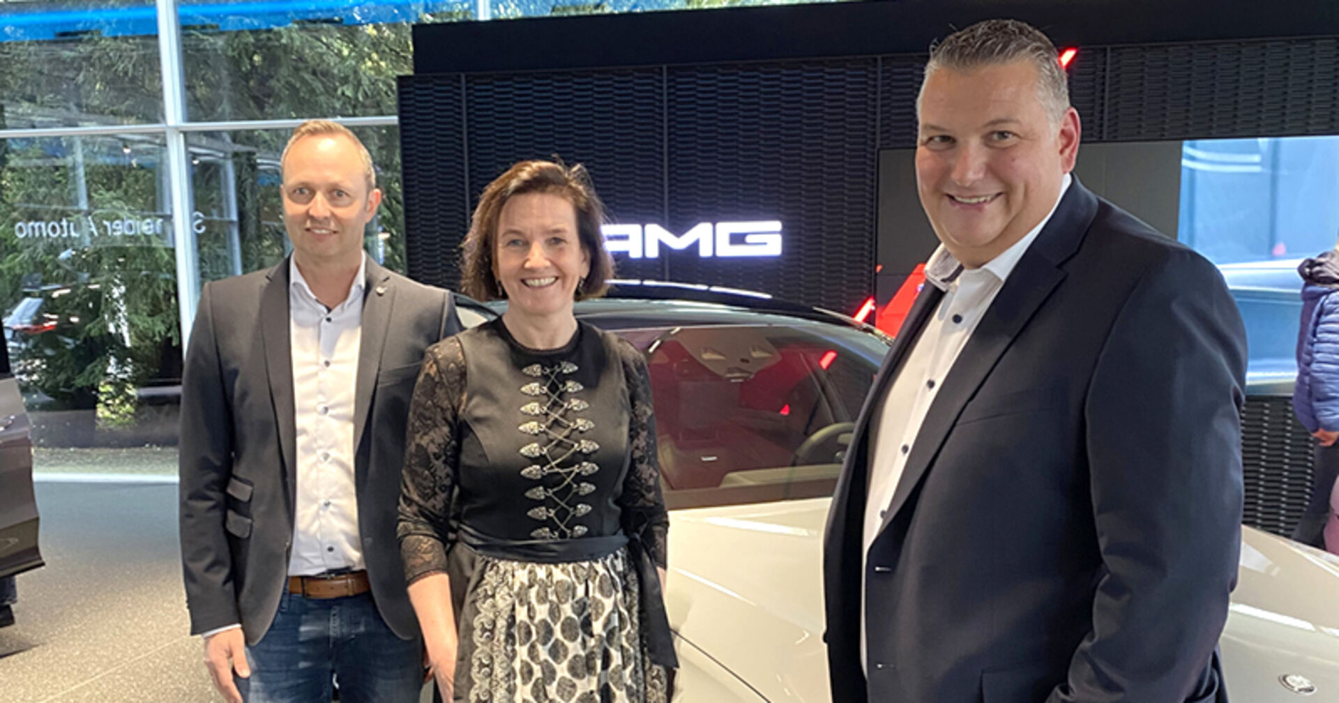 Prokurist Stefan Geser, GF Karin Seyfried und GF Joachim Singer (alle Schneider Automobil  (v. li.)