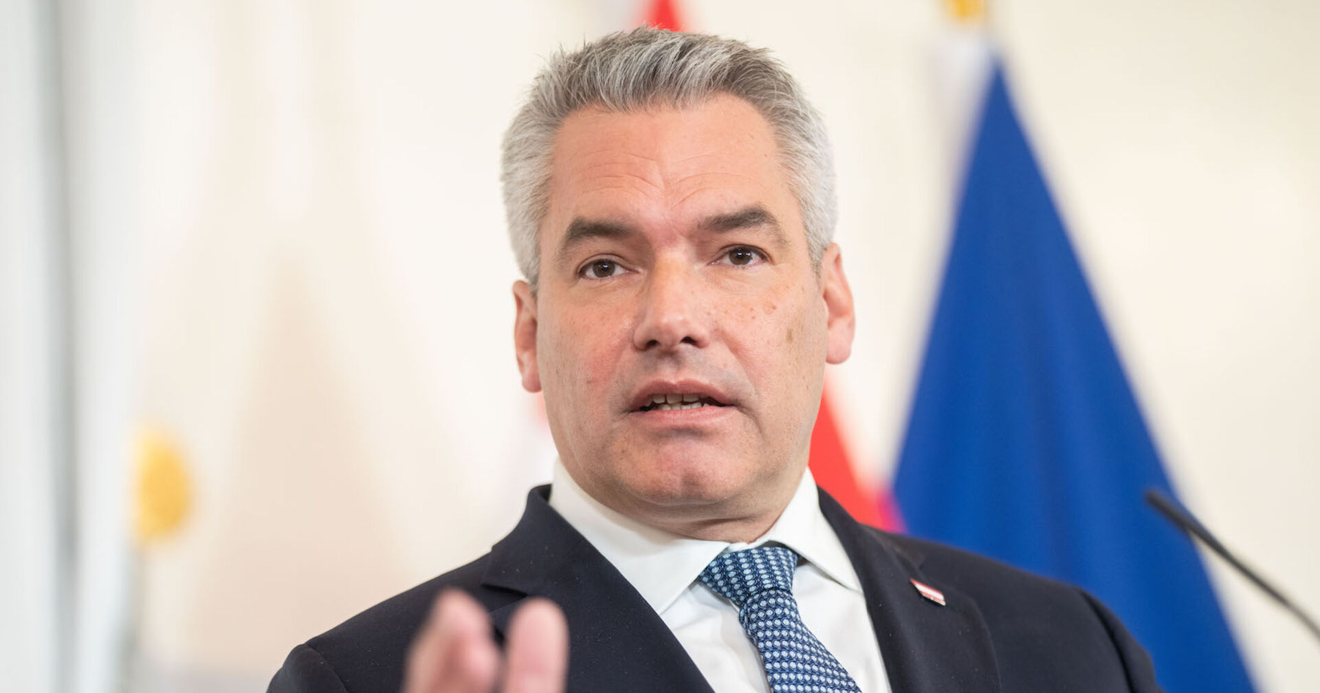 Porträt Bundeskanzler Karl Nehammer