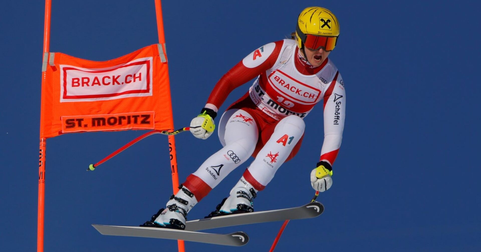 Nina Ortlieb brettert die Piste hinunter