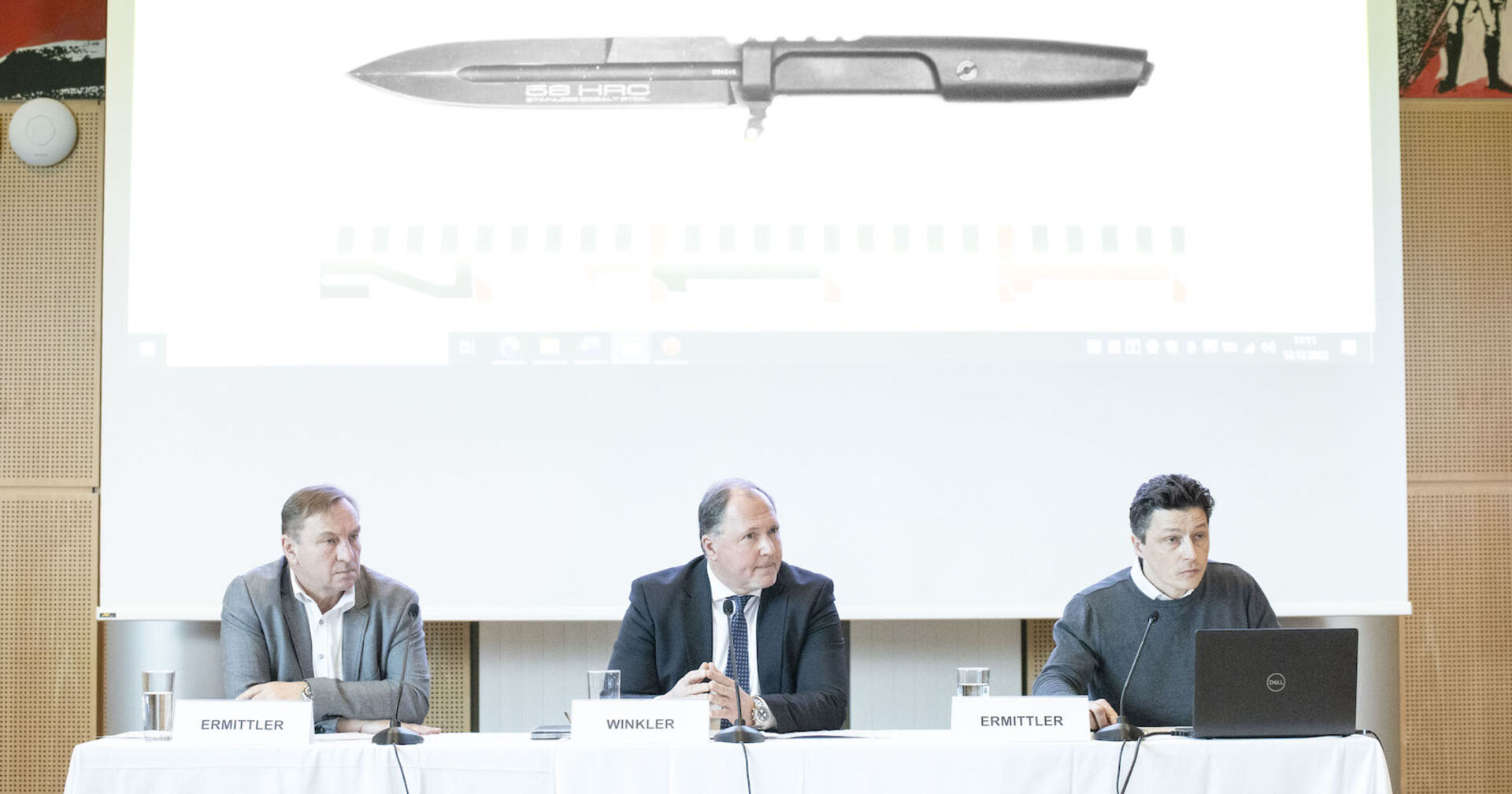 Gerhard Winkler, Leiter des Landeskriminalamts Wien sowie eine Abbildung der Tatwaffe