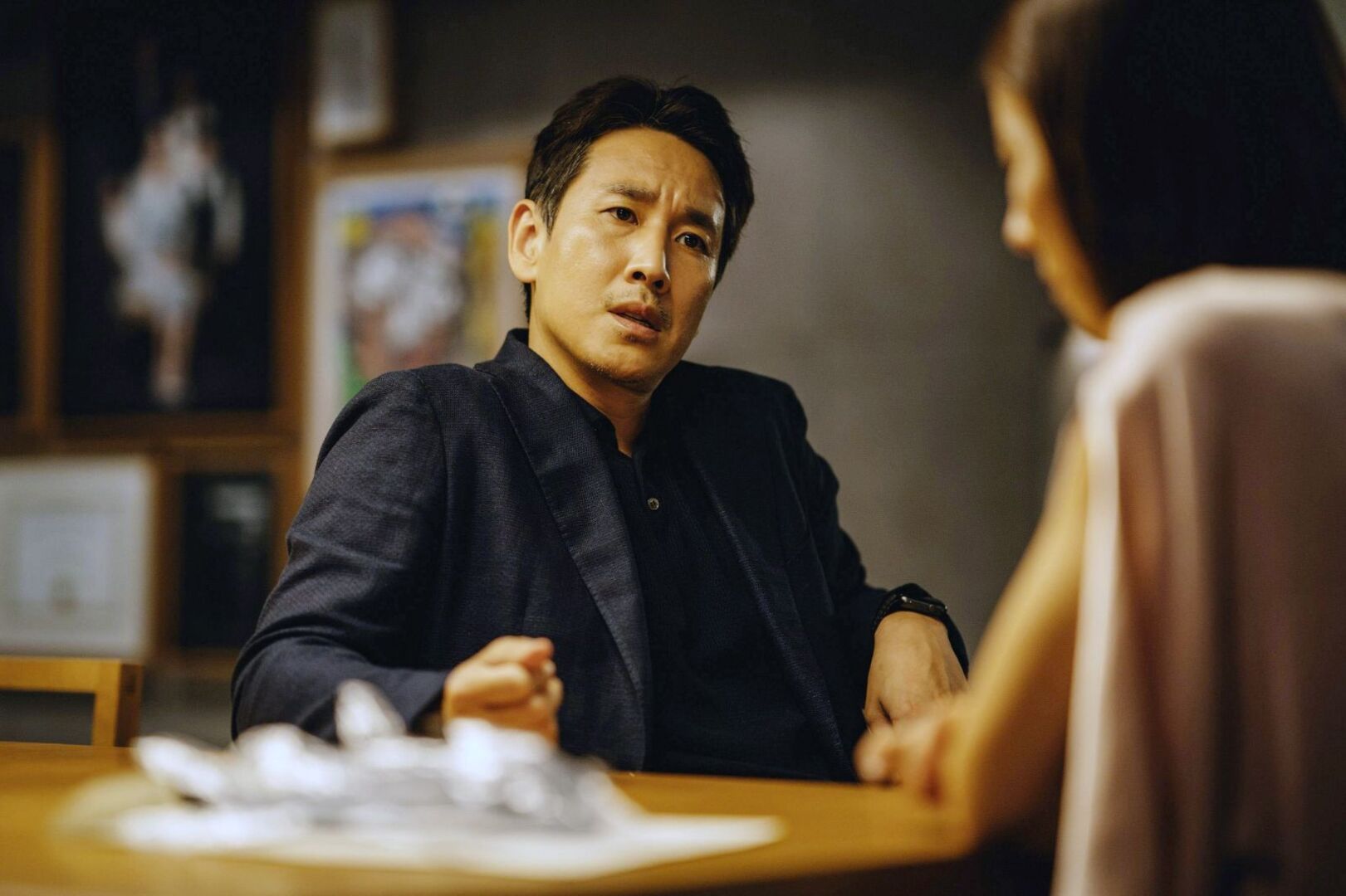 Filmszene: Lee Sun Kyun in &quot;Parasite&quot;.