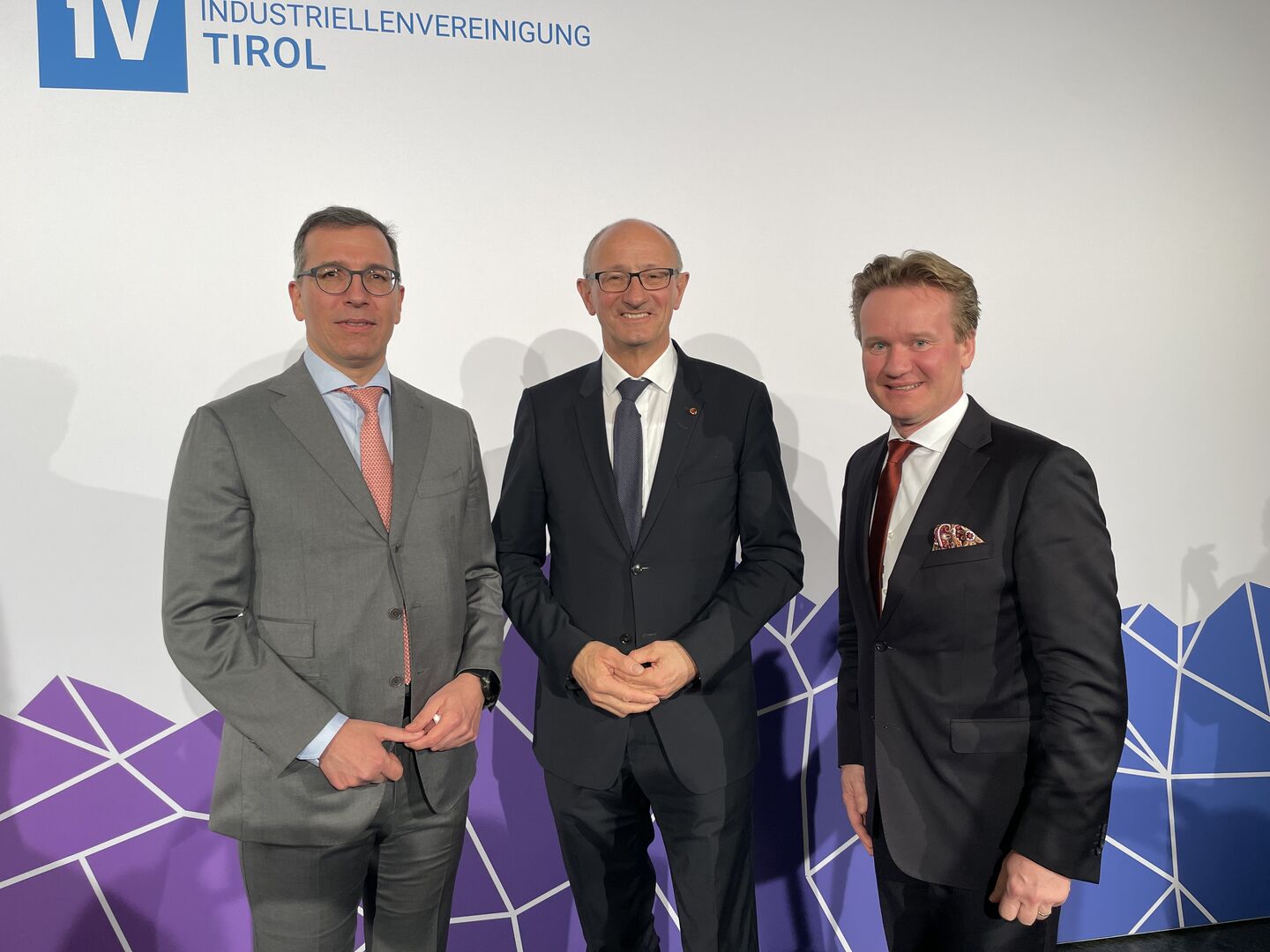 IV Tirol-Präs. Christoph Swarovski, LH Anton Mattle und Bundes-IV-Präs. Georg Knill (v. li.).