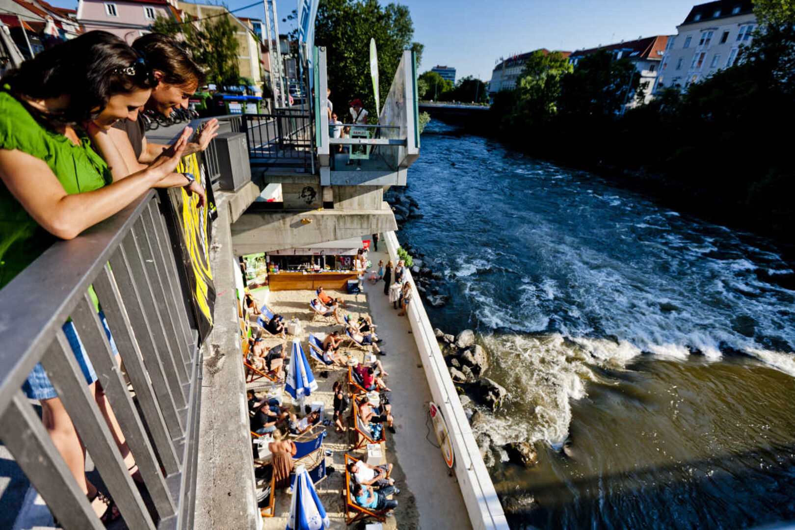 Das Grazer Murufer im Sommer.