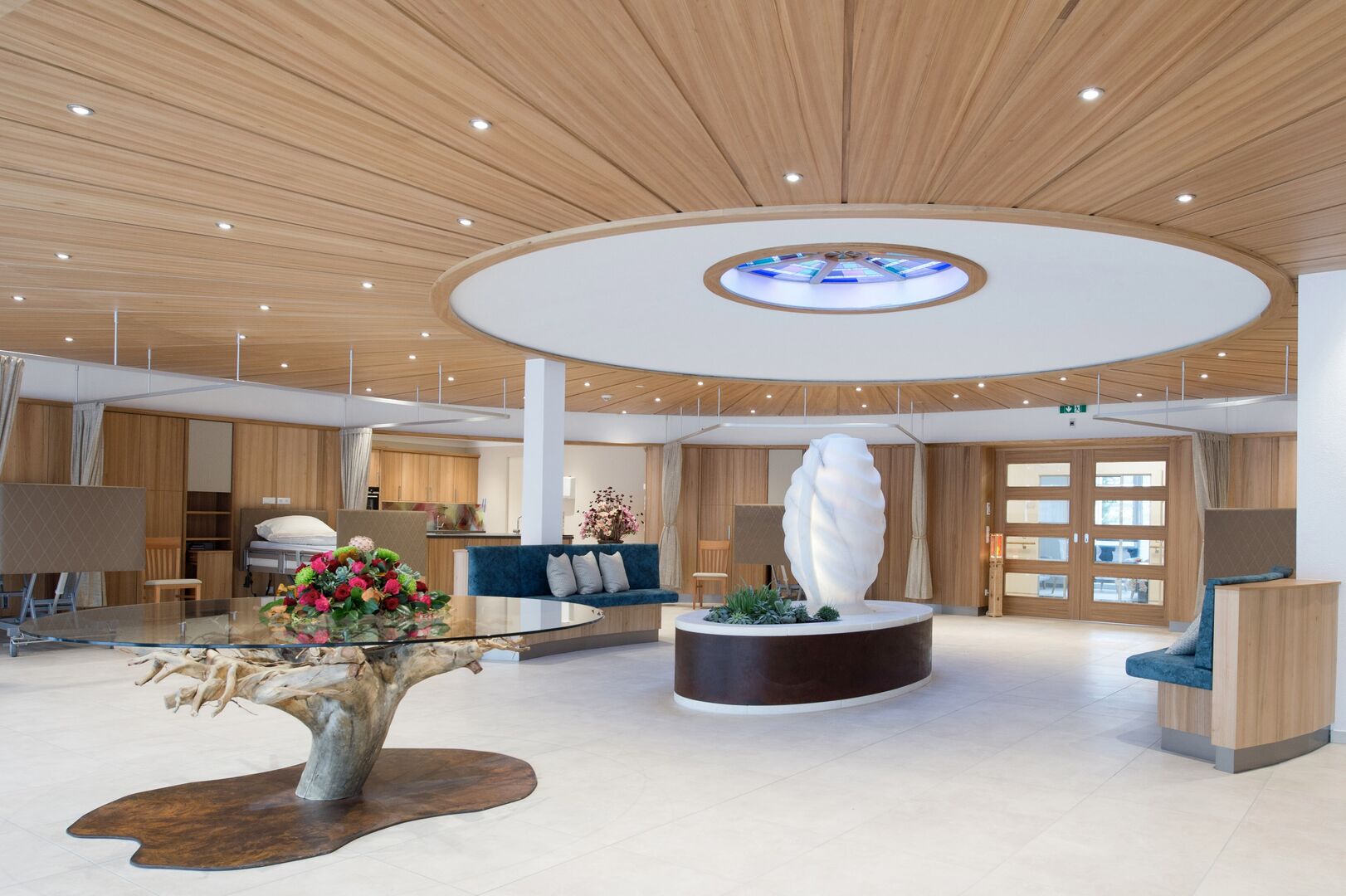 Die luxuriös gestaltete Lobby des Mavida Dementia Park in Velden