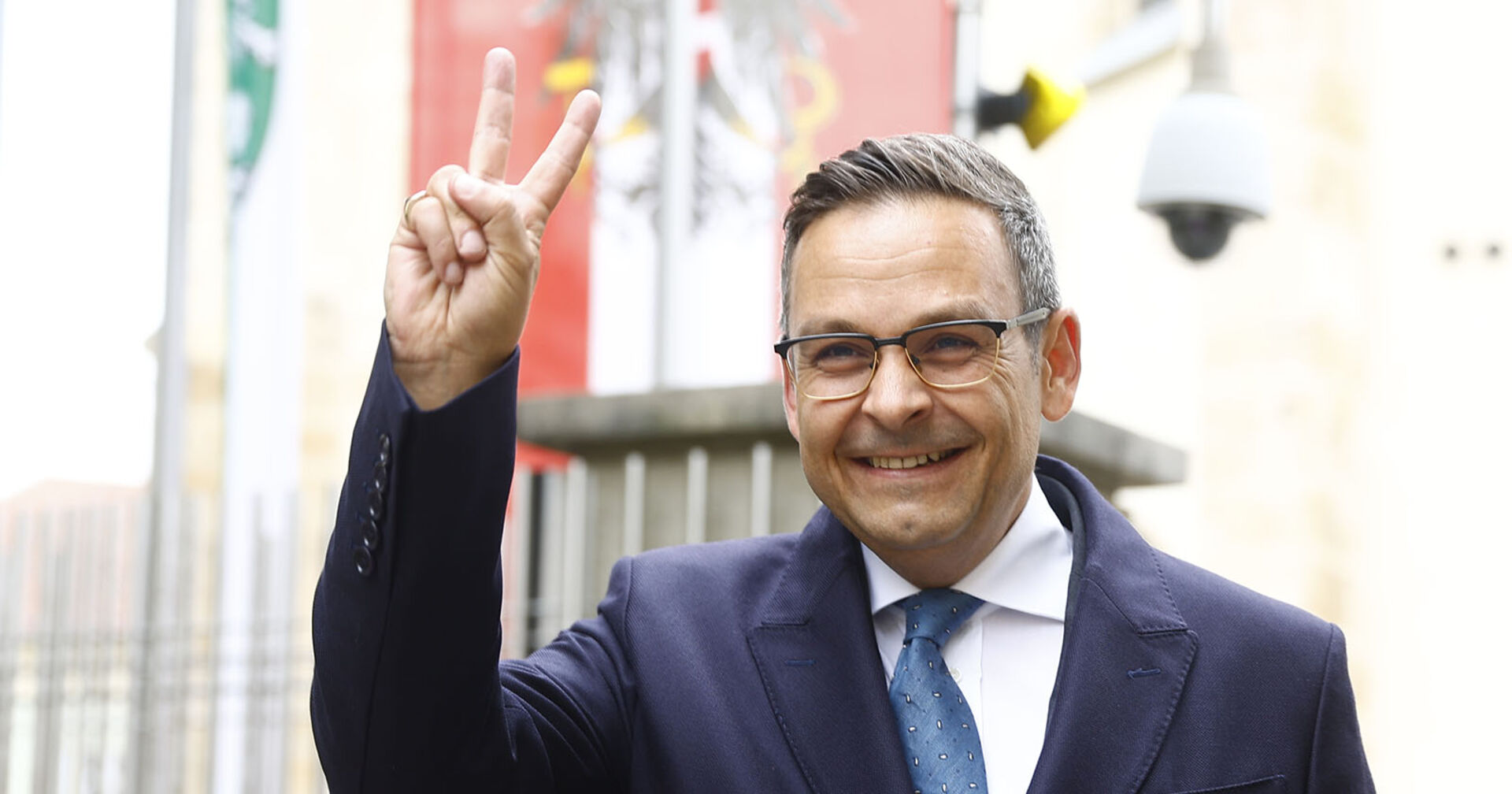 Gerald Grosz nach seiner Stimmabgabe bei der Bundespräsidentenwahl