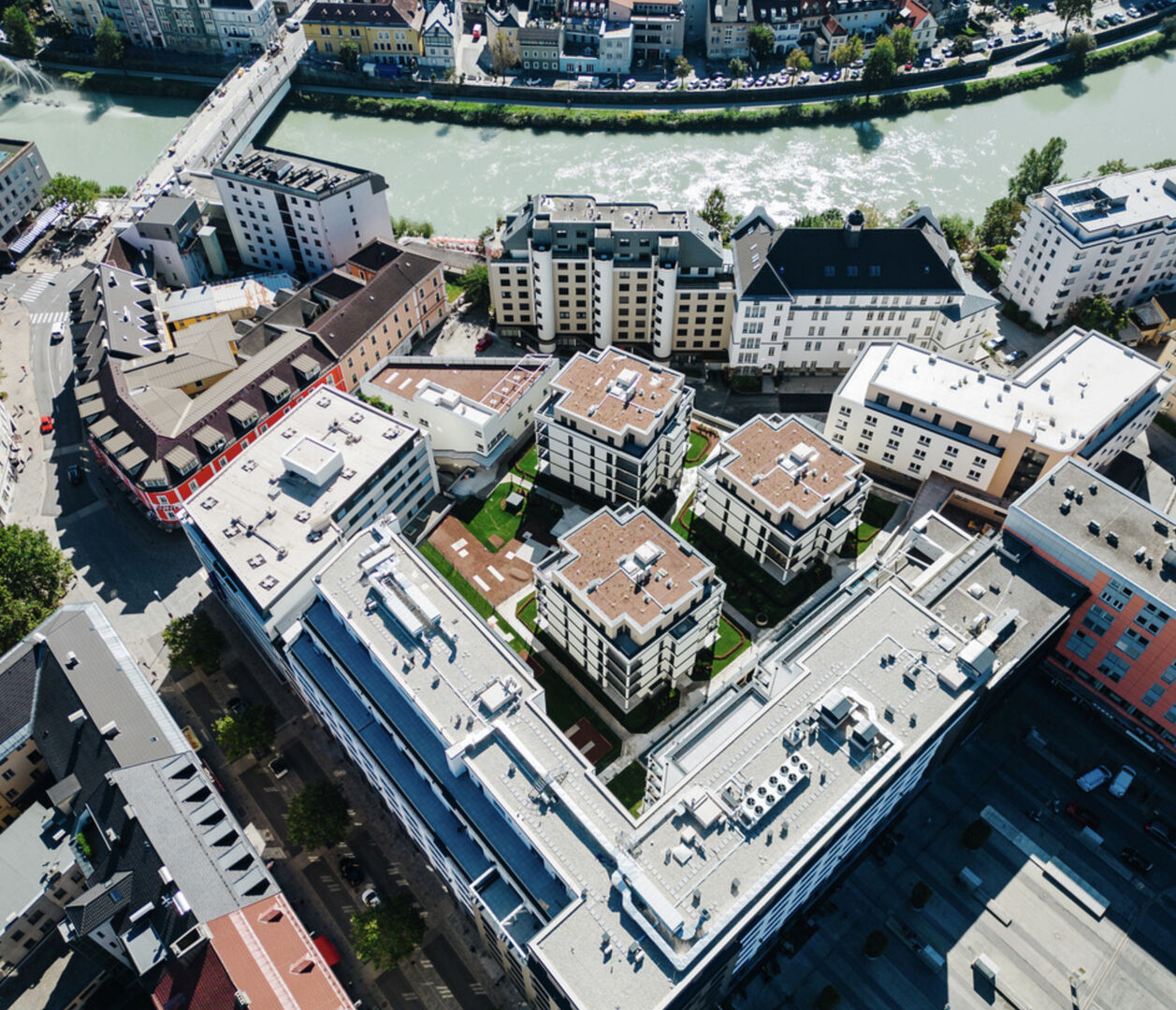 Luftaufnahme des Max Palais am Villacher Drauufer