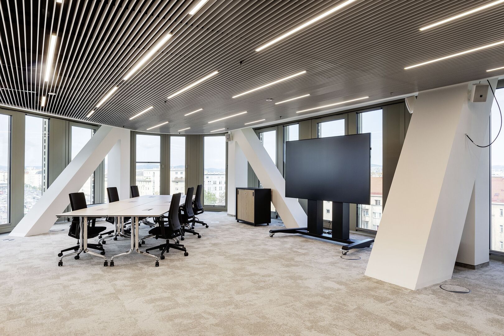 Sitzungssaal in einem modernen Büro | Credit: Katharina F-Roßboth