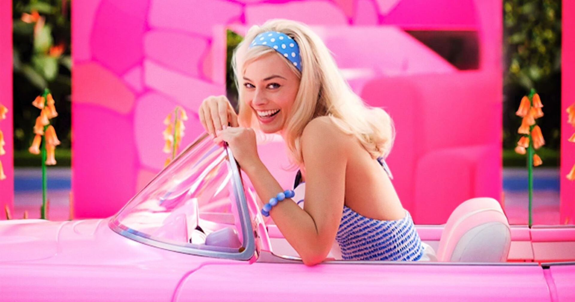 Robbie Margot in ihrer Filmrolle als Barbie im Auto