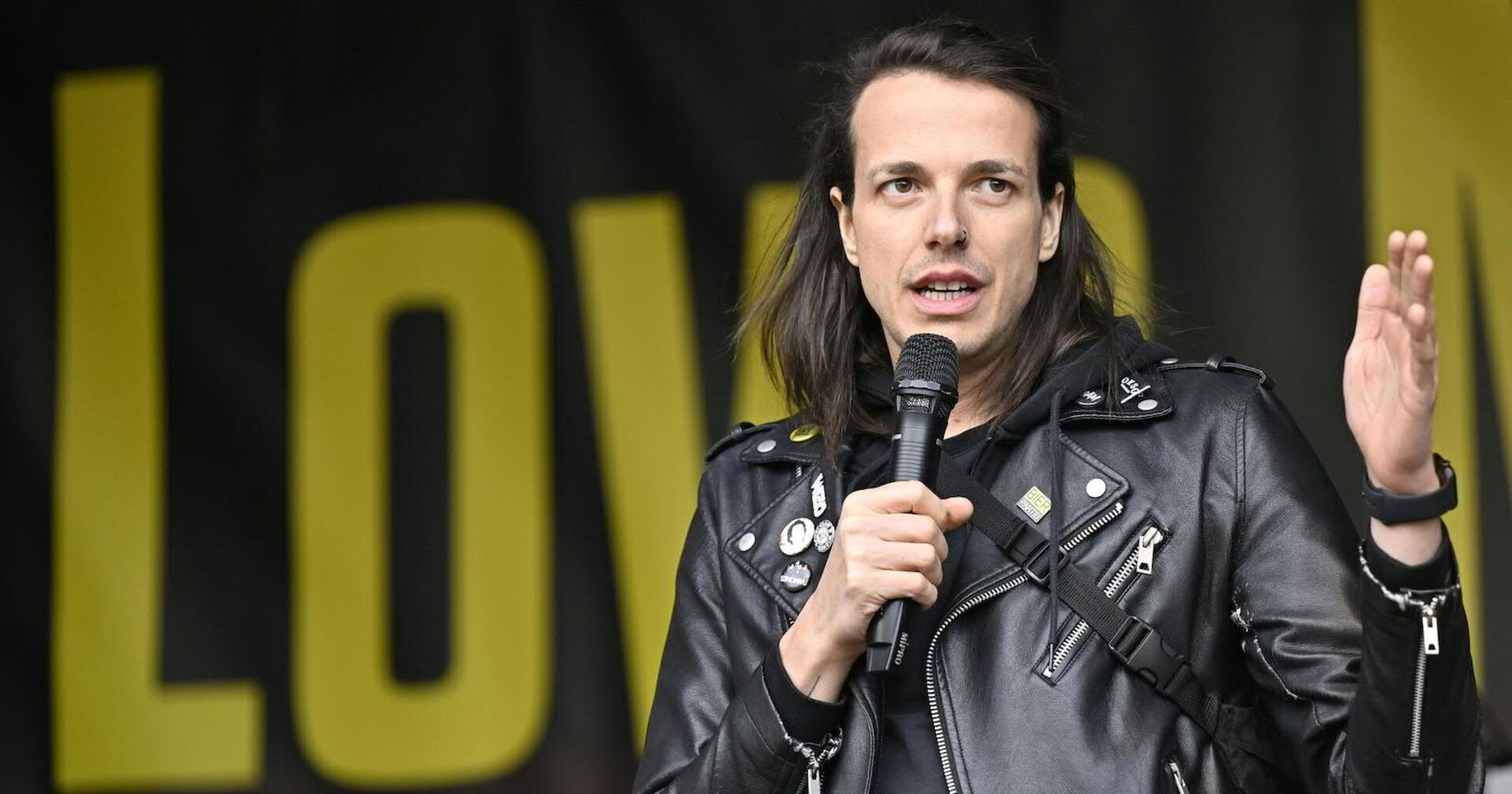 Dominik Wlazny alias Marco Pogo bei einem öffentlichen Auftritt