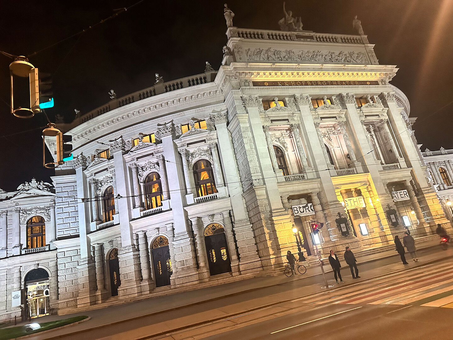 Burgtheater Wien bei Nacht | Credit: www.neumayr.cc / picturedesk.com