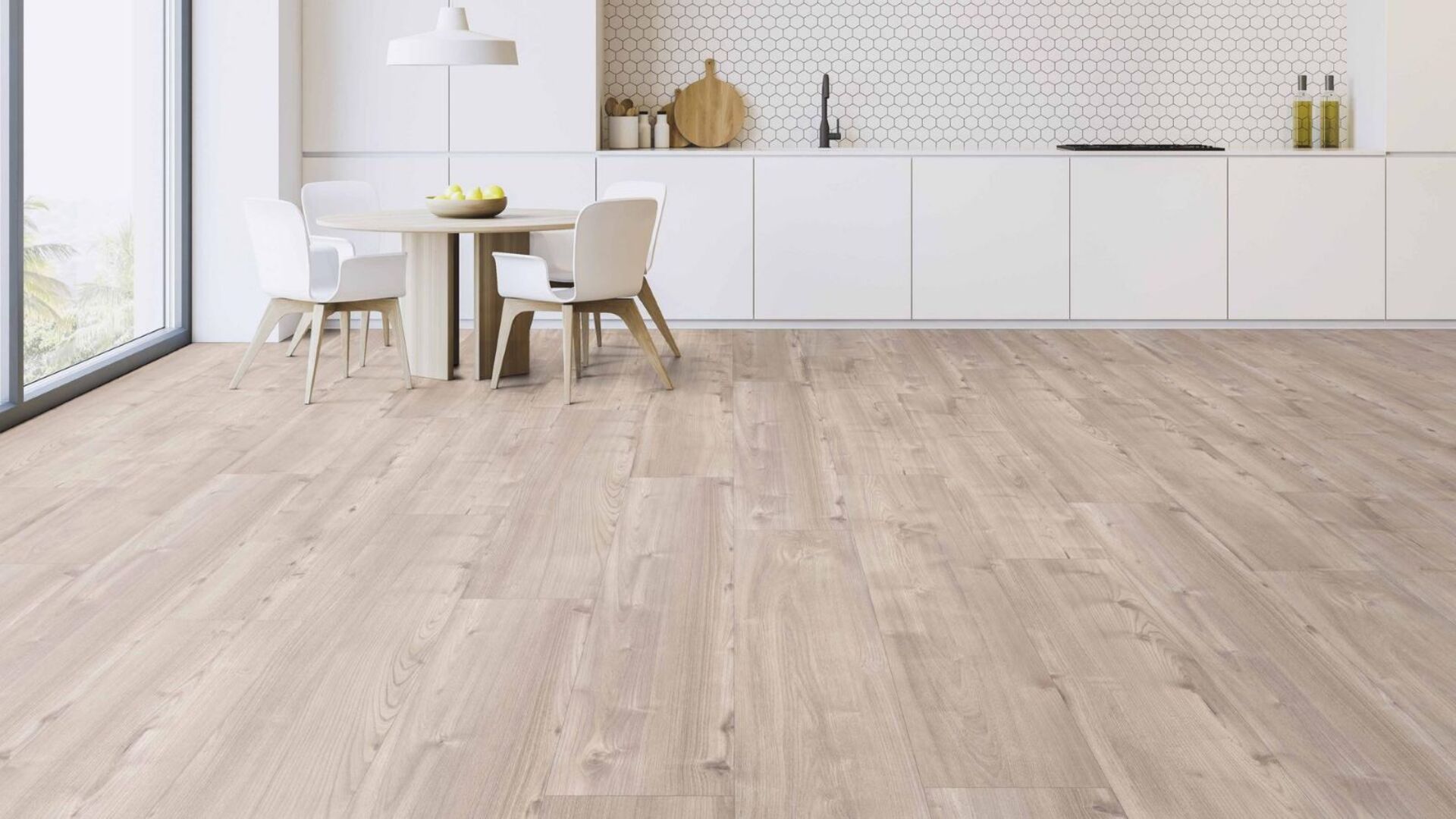 Helle Wohnküche mit hellem Boden der Firma Kaindl