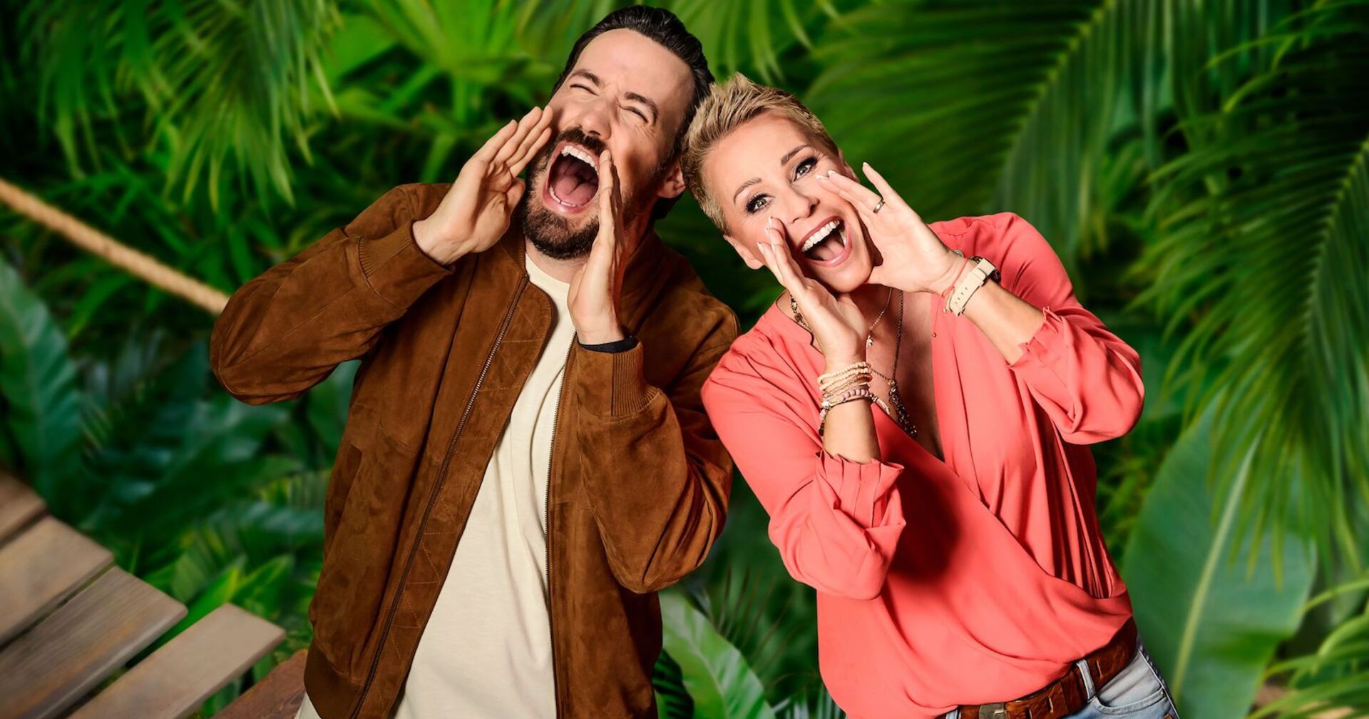 Sonja Zietlow und Jan Köppen vor dem Dschungel.