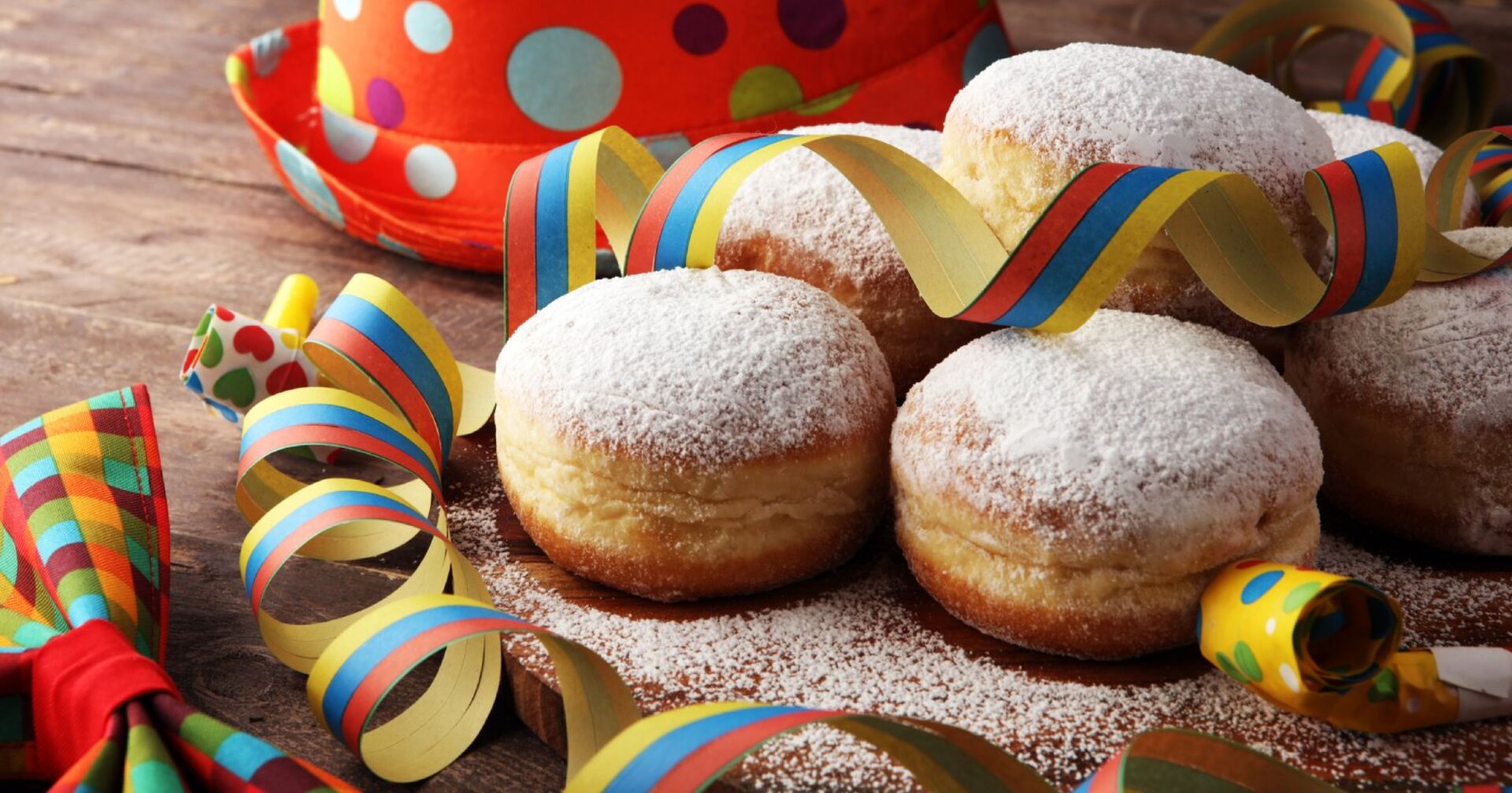 Krapfen auf einem Tisch | Credit: iStock.com/beats3