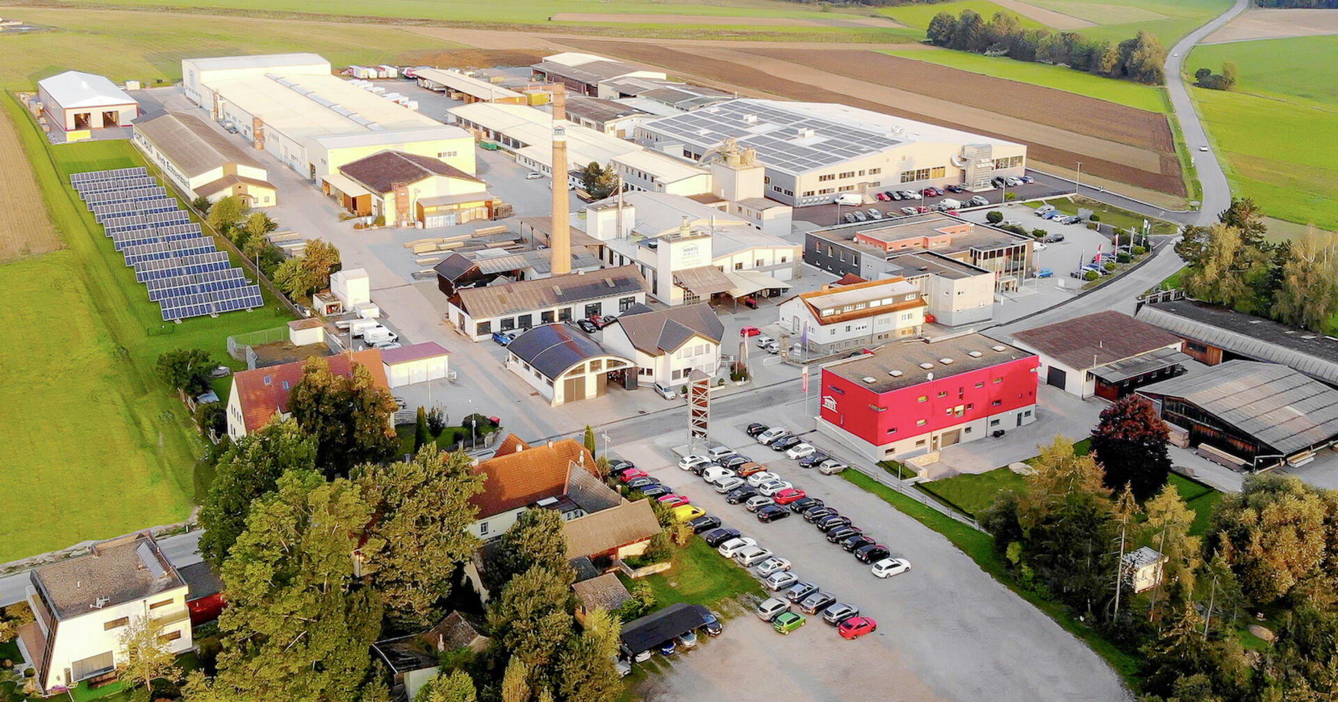 Luftbild des Hartl Haus-Werks in Echsenbach | Credit: Hartl Haus