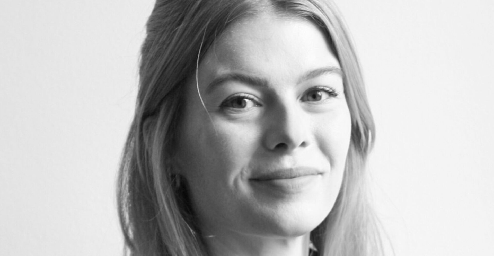 Schwarz-weiß-Portrait von Julia Zsabetich | Credit: A2K Architekten