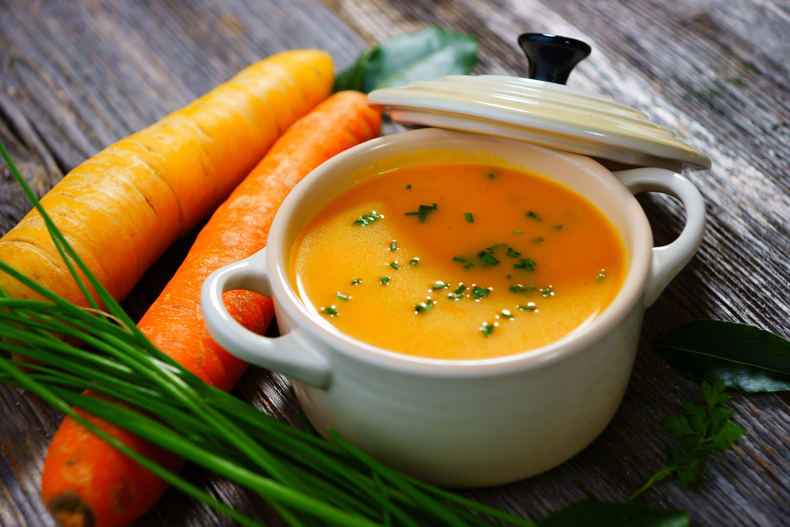 Karotten-Sellerie-Suppe | Credit: iStock.com/zeleno