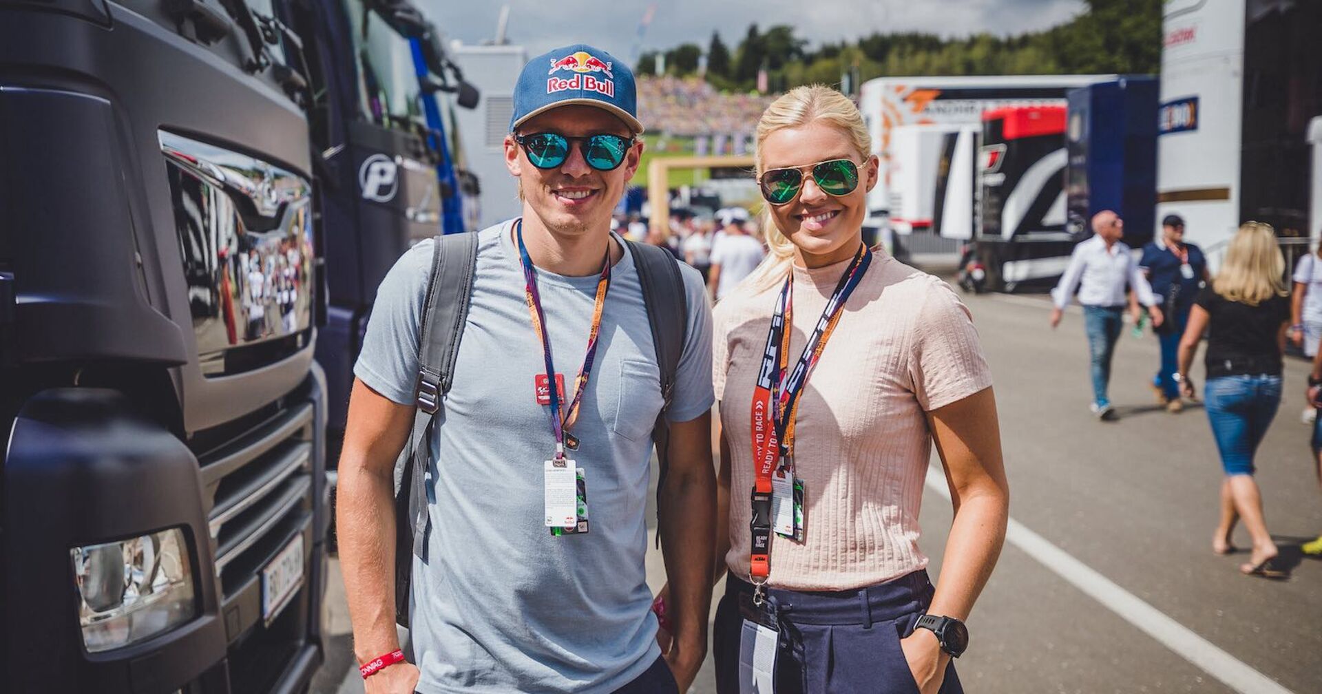 Henrik Kristoffersen mit seiner Freundin beim Formel-1-Rennen