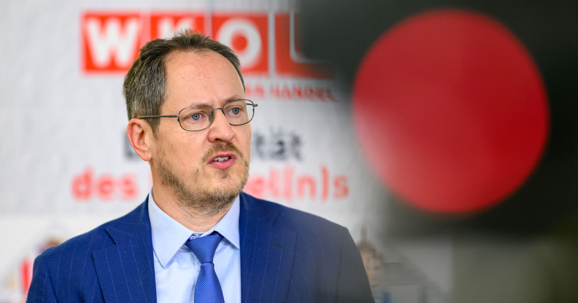 Der Obmann der WKÖ-Bundessparte Handel, Rainer Trefelik, im Anzug