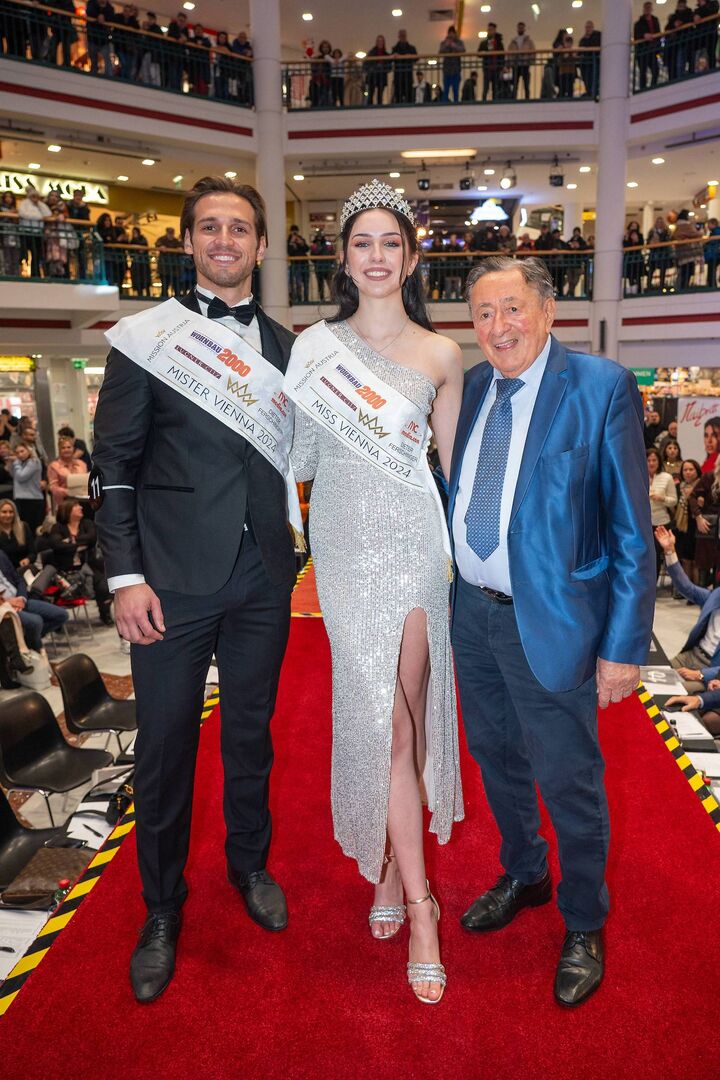 Lucia Sisic und Maximilian Niedermeyer bei der Miss&amp;Mister Vienna 2024 Wahl mit Richard Lugner.
