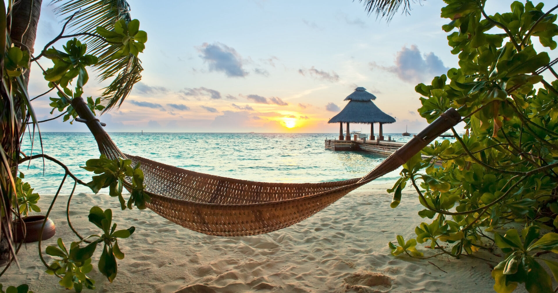 Malediven mit Sonne, Strand und Meer.