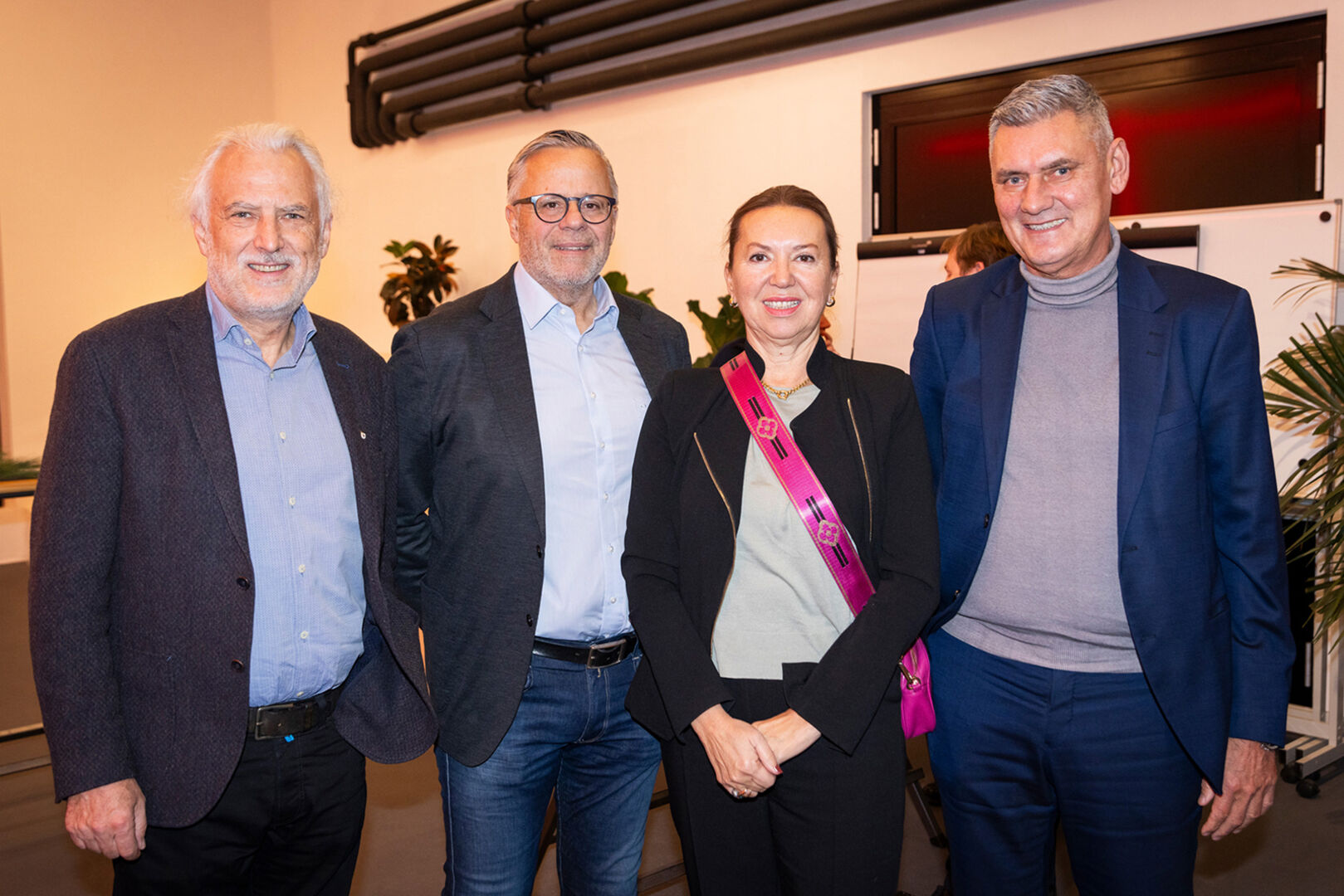 Jodok Kaufmann (Novis Electronics), LT Klubobmann Roland Frühstück und Birgit, Harald Dür (comit Versicherungsmakler) (v. li.)