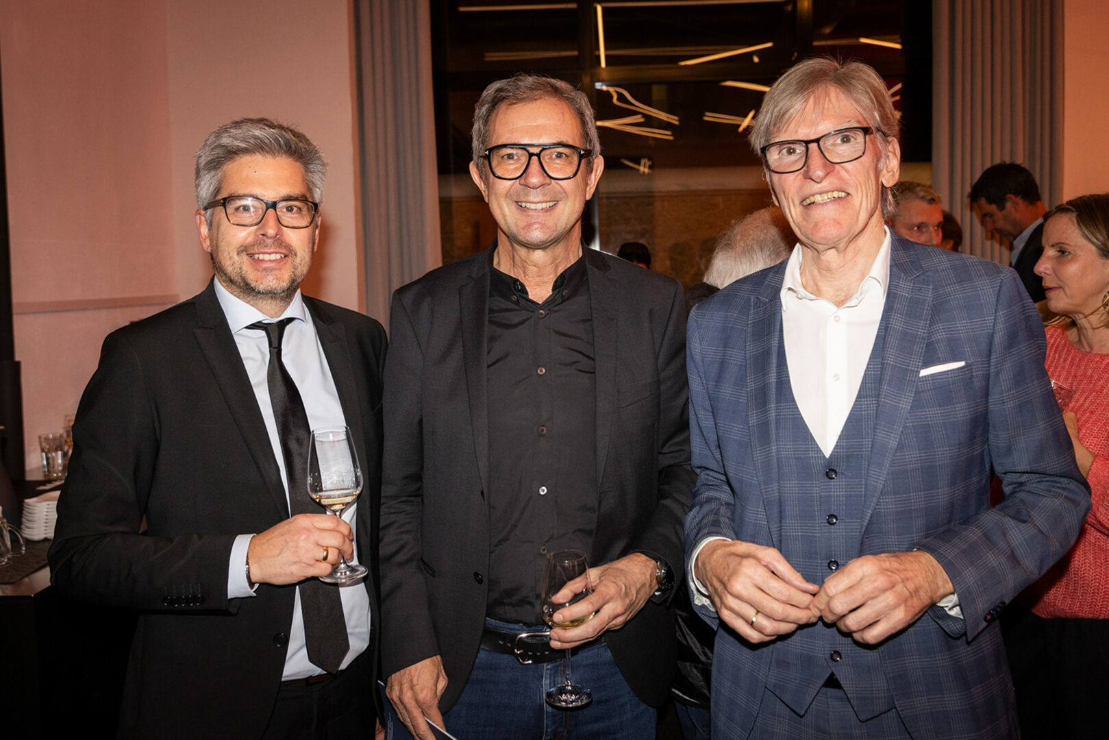 Anwalt Hanno Lecher (WB-Obmann Dornbirn), Vorstand Bernhard Ölz (PRISMA Gruppe) und WKV Präsident Wilfried Hopfner (v. li.)