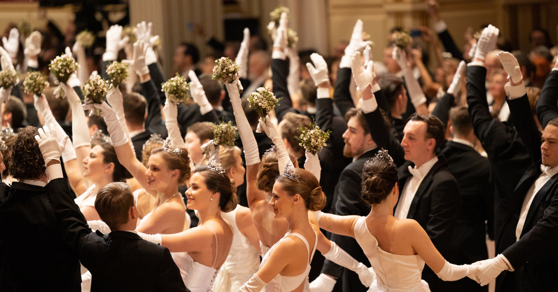 Debütanten beim Wiener Opernball.