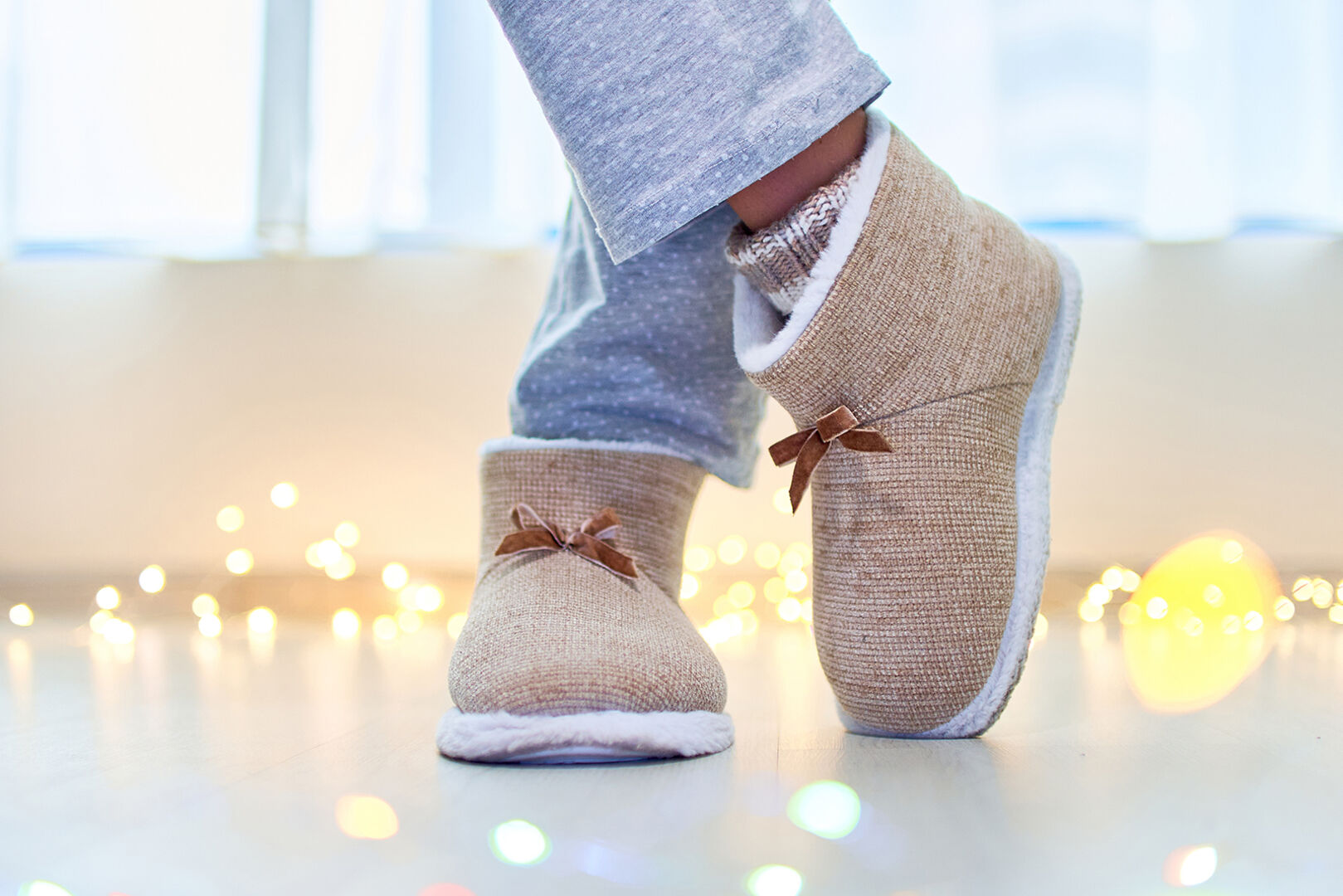 Frau mit Hausschuhe | Credit: iStock.com/Siarhei Khaletski