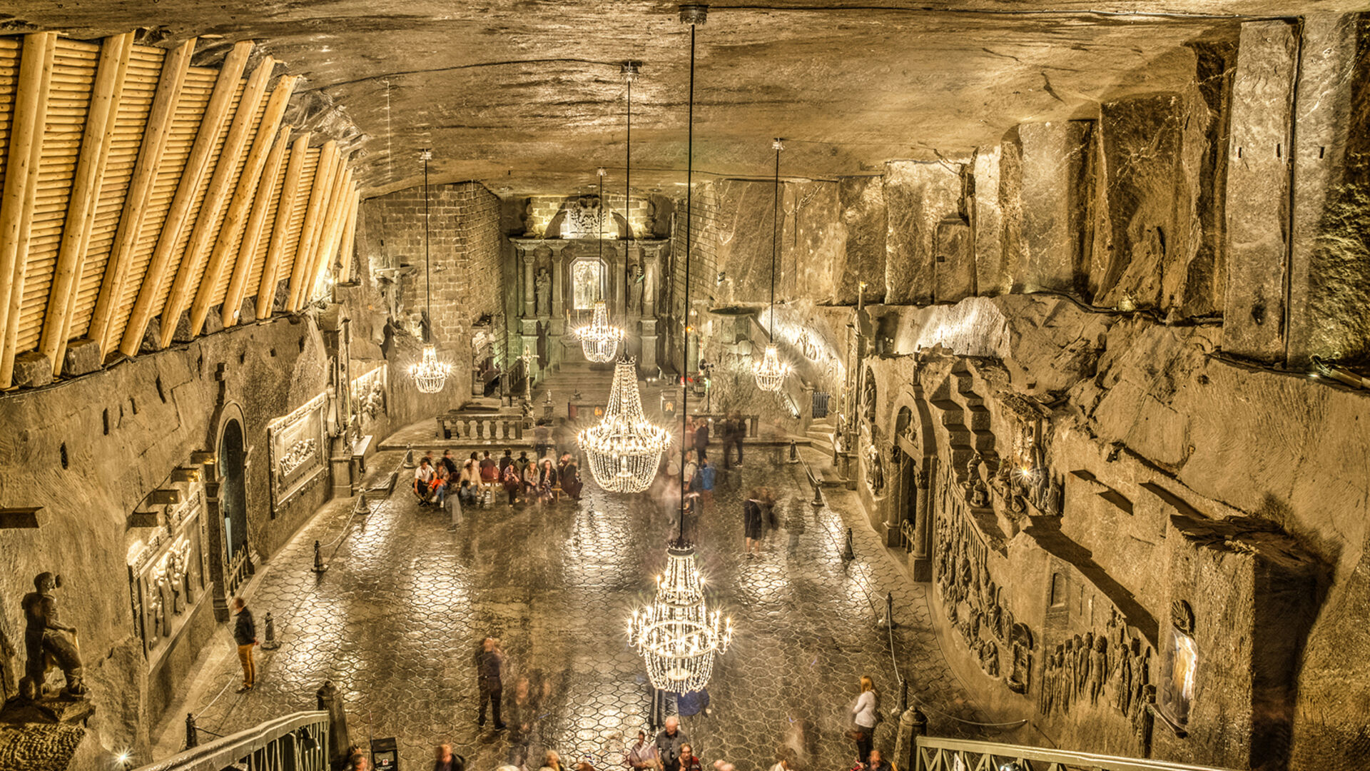 St. Kinga es Chapel, Salzbergwerk Wieliczka | Credit: iStock.com/JossK